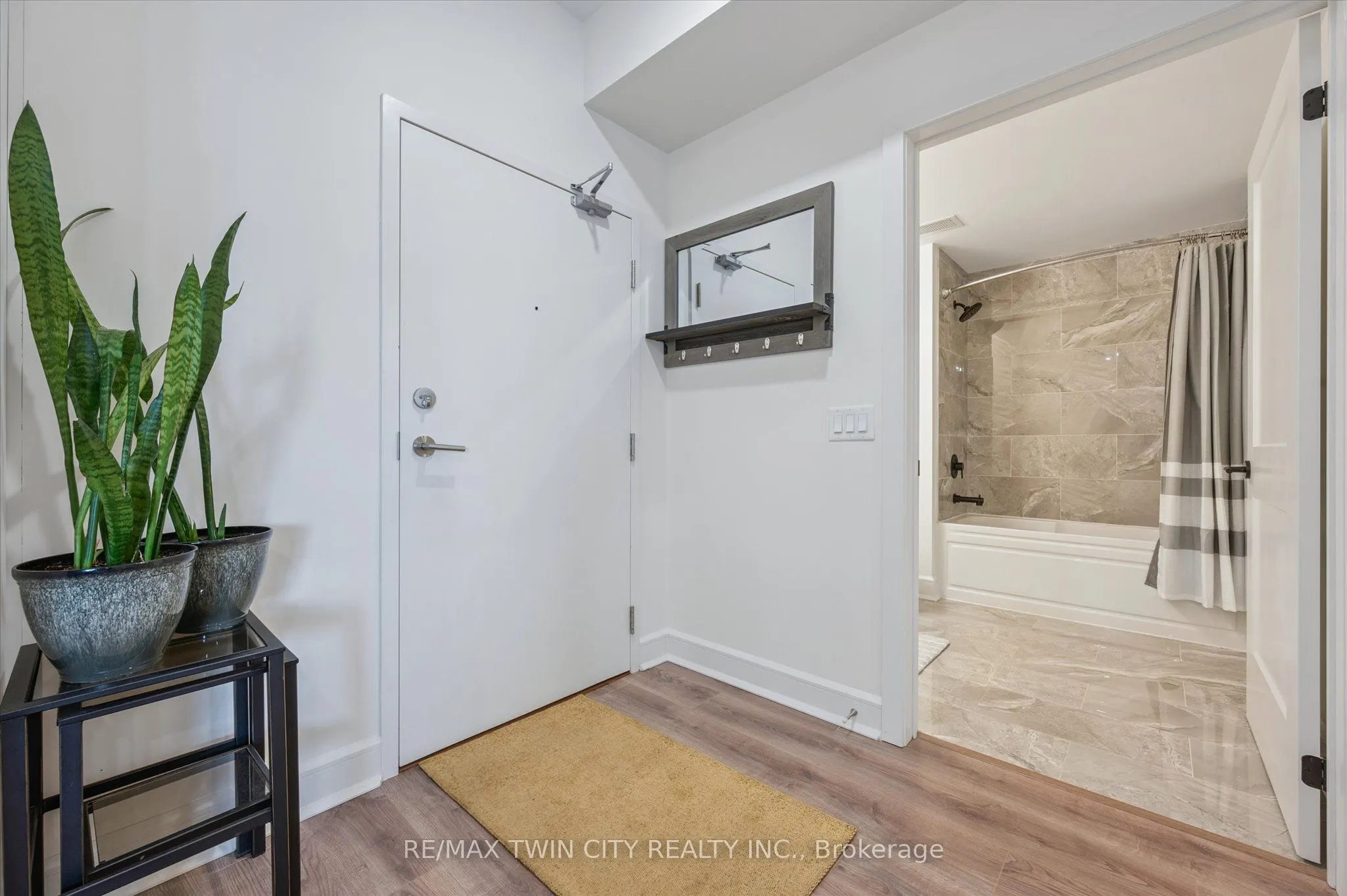 251 NORTHFIELD Drive E, #609