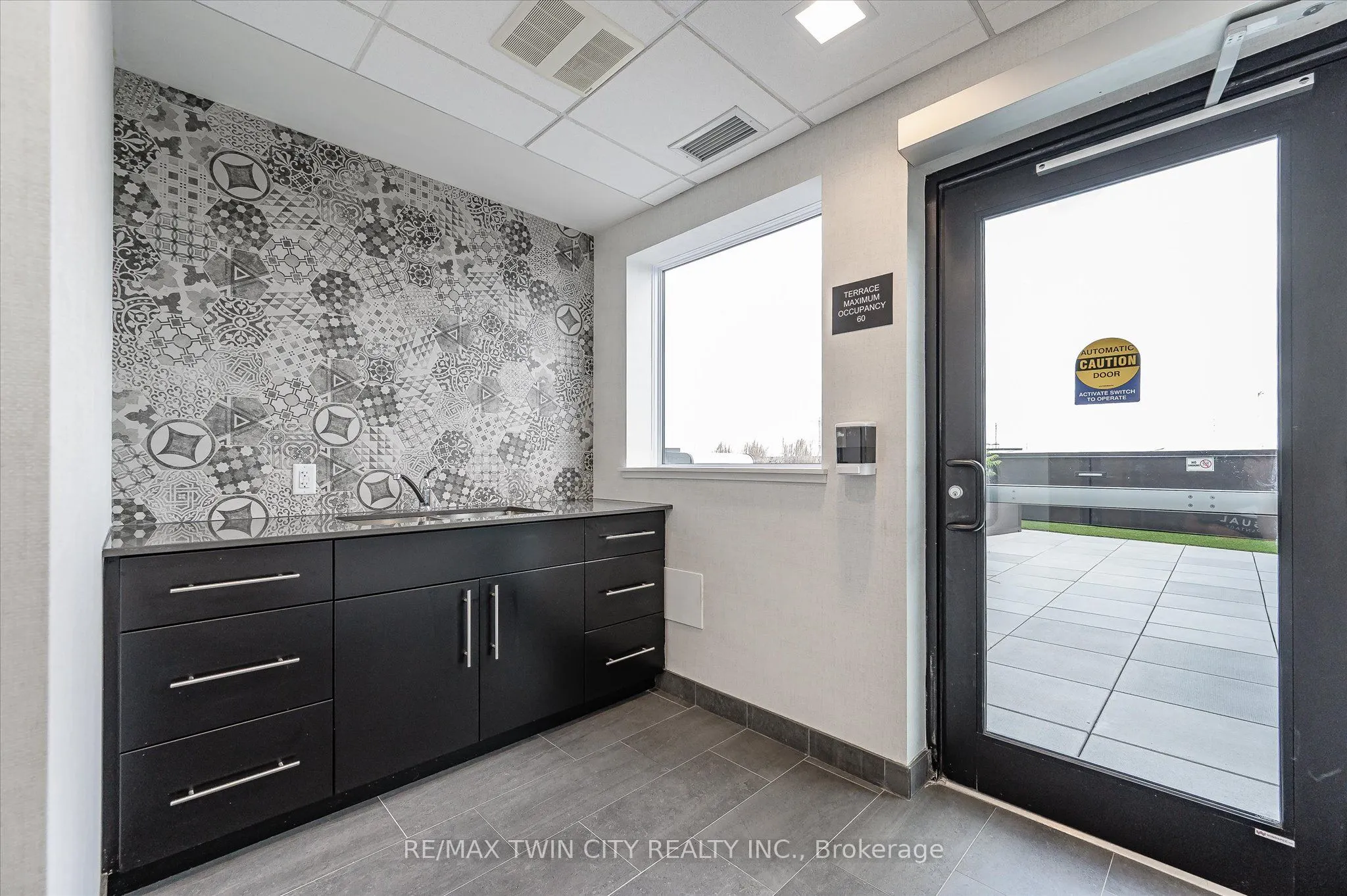 251 NORTHFIELD Drive E, #609