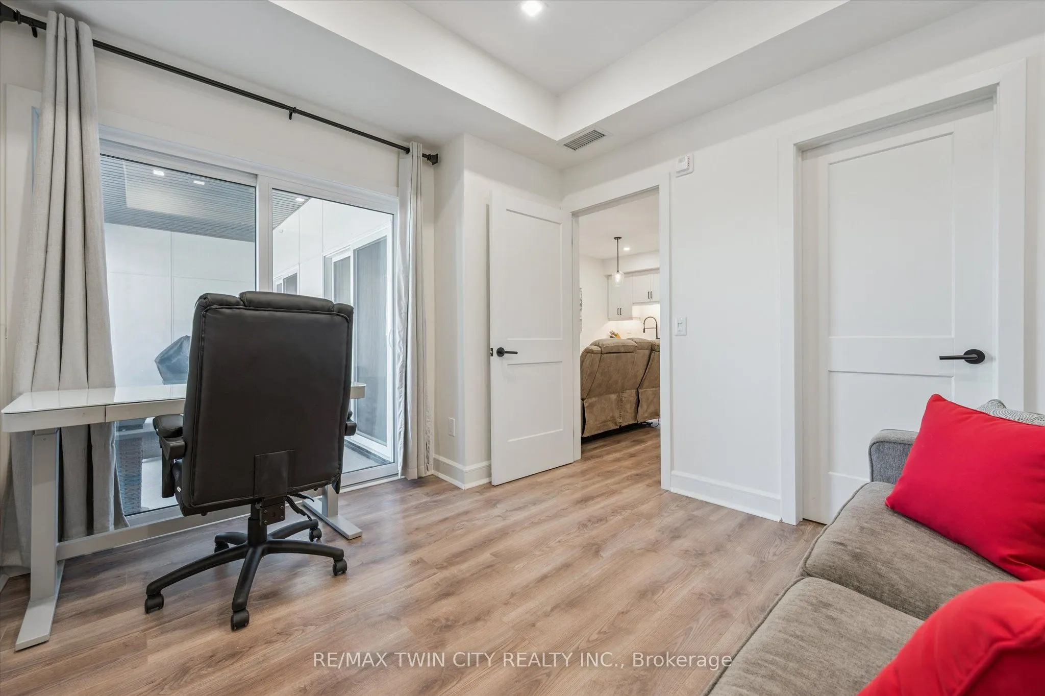 251 NORTHFIELD Drive E, #609