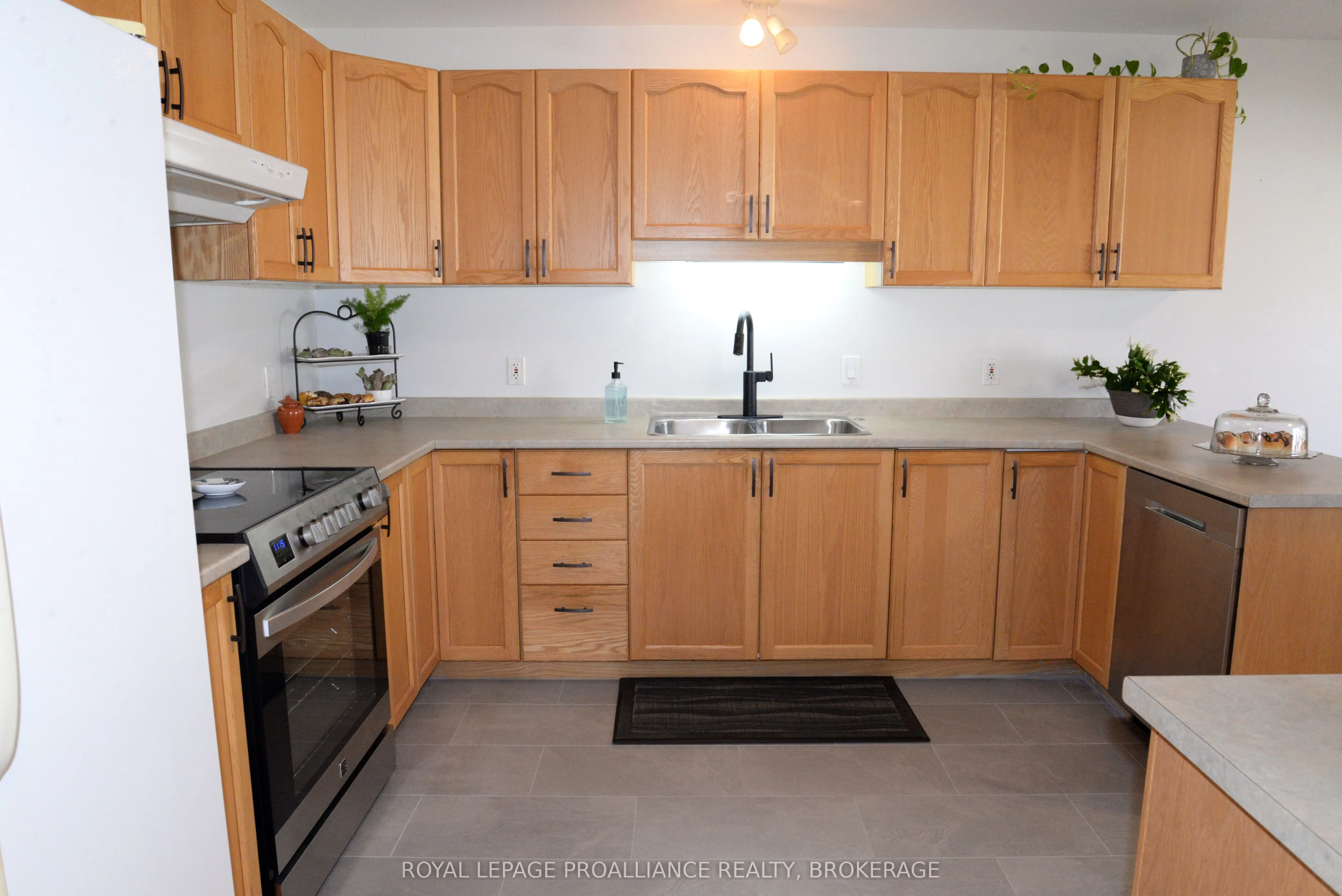 166 Ellesmeer Avenue