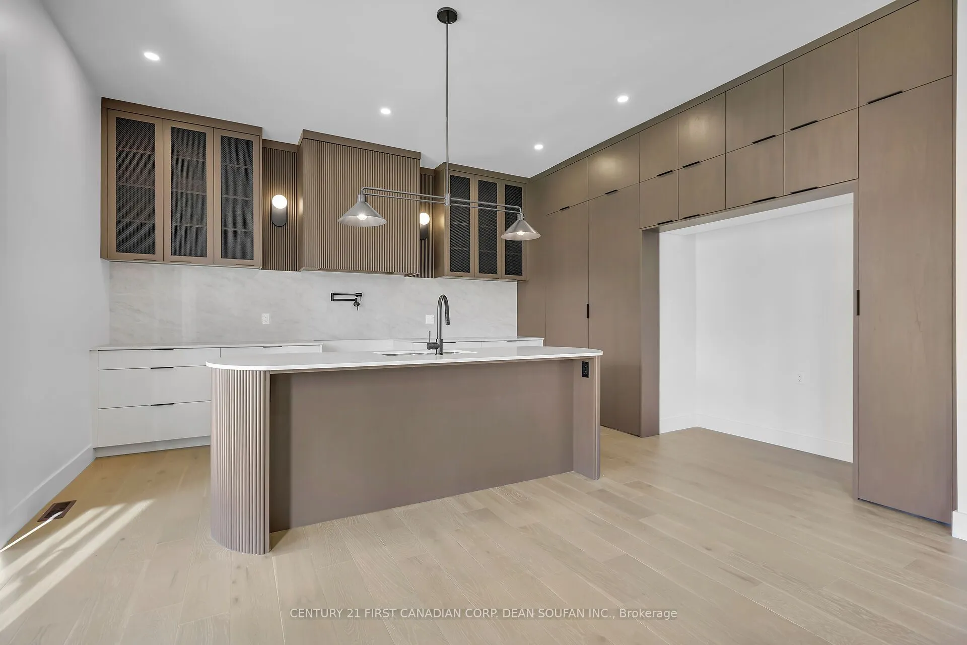 7238 SILVER CREEK Circle