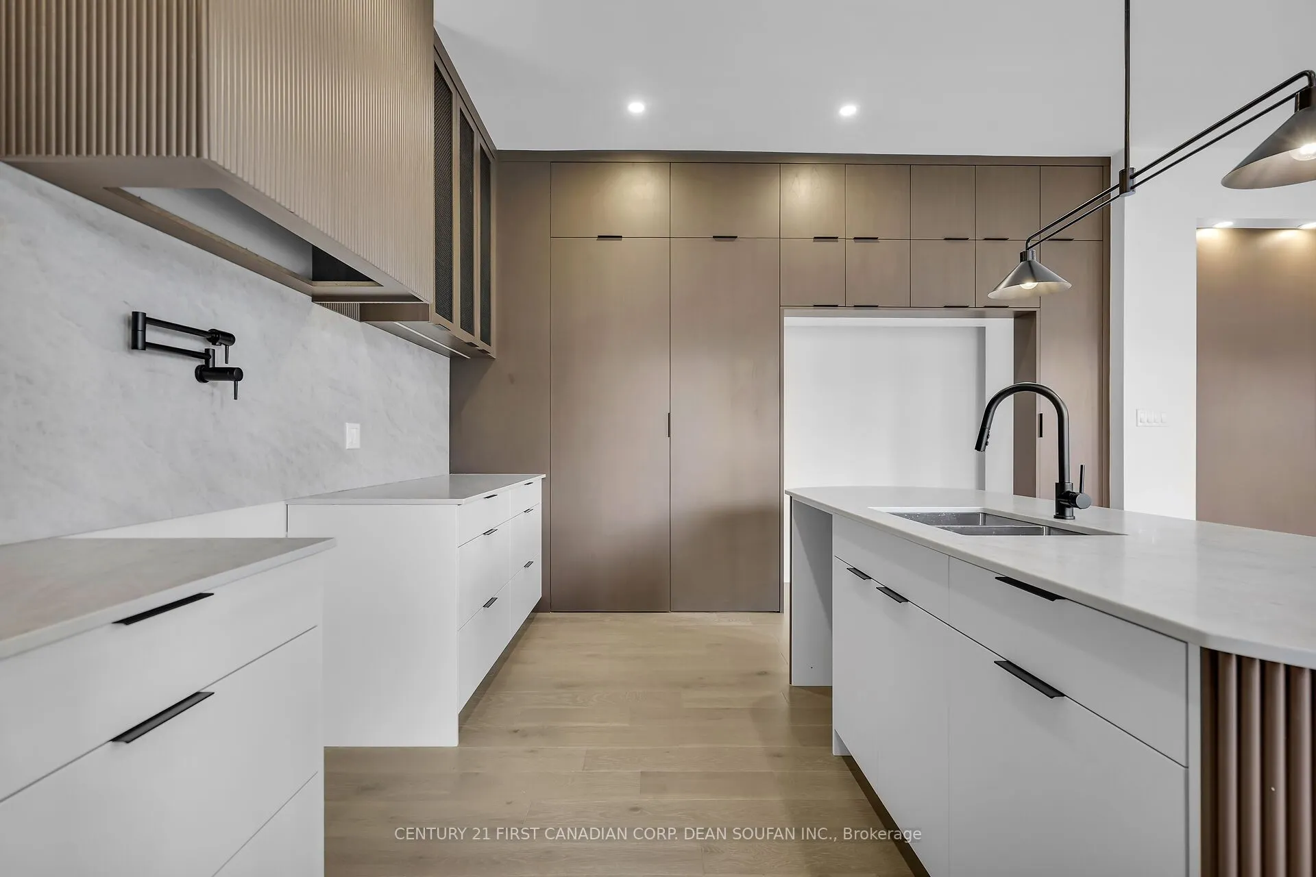 7238 SILVER CREEK Circle