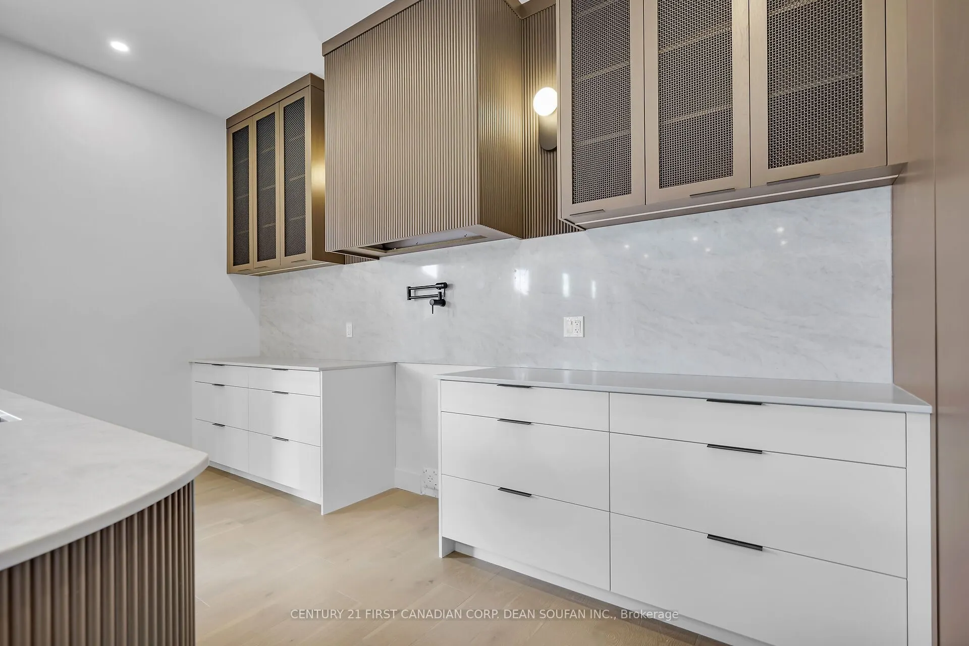 7238 SILVER CREEK Circle