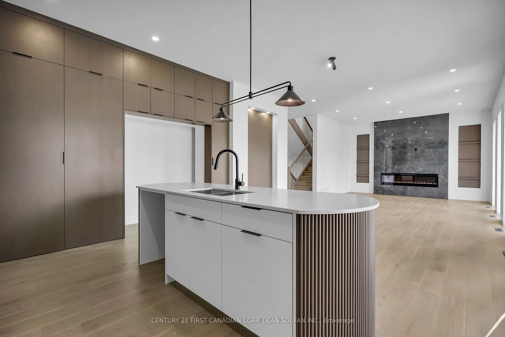 7238 SILVER CREEK Circle