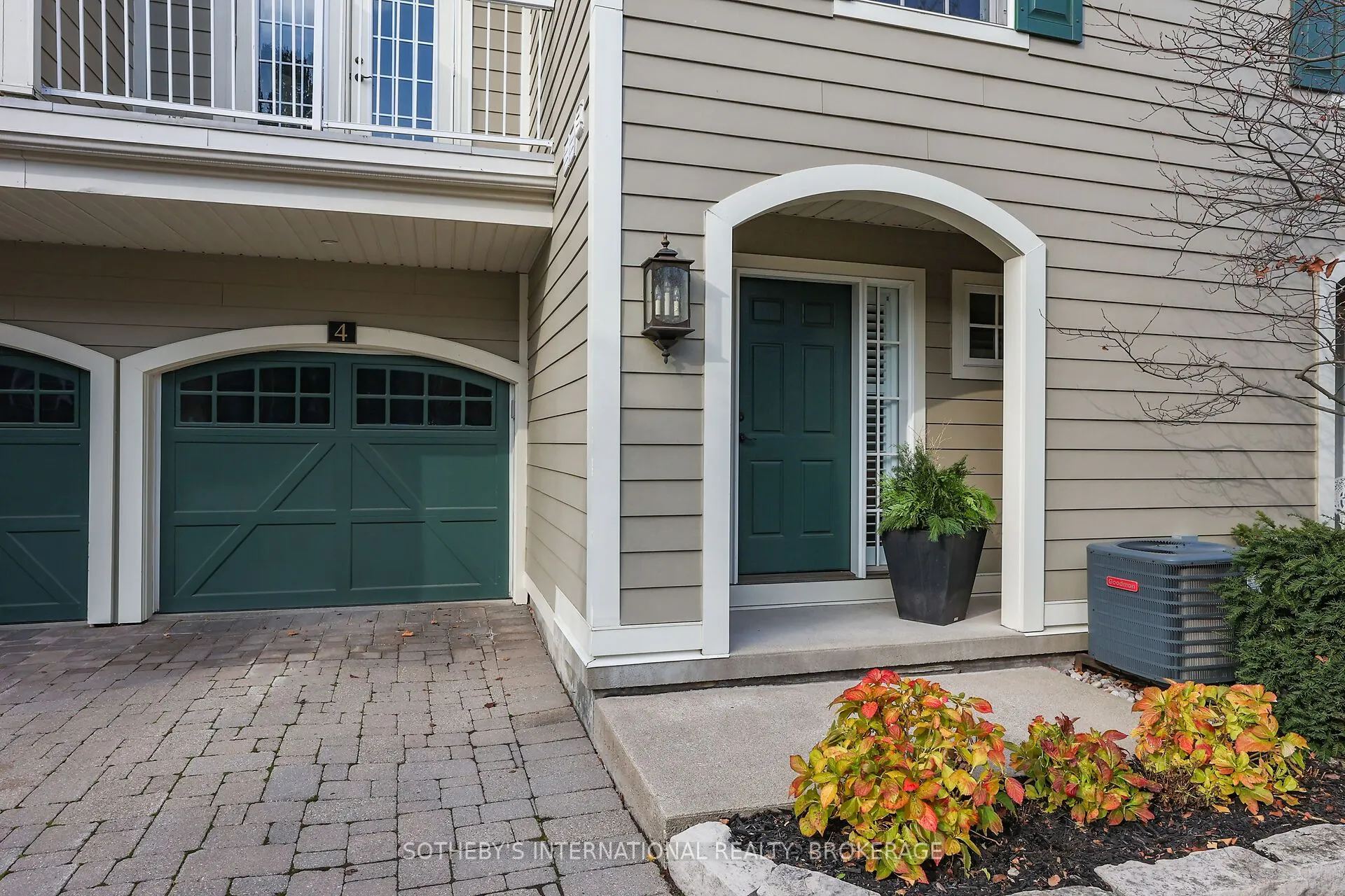 175 Queen Street N, #4