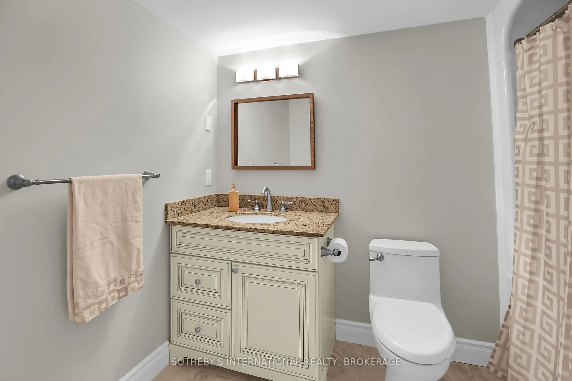 175 Queen Street N, #4