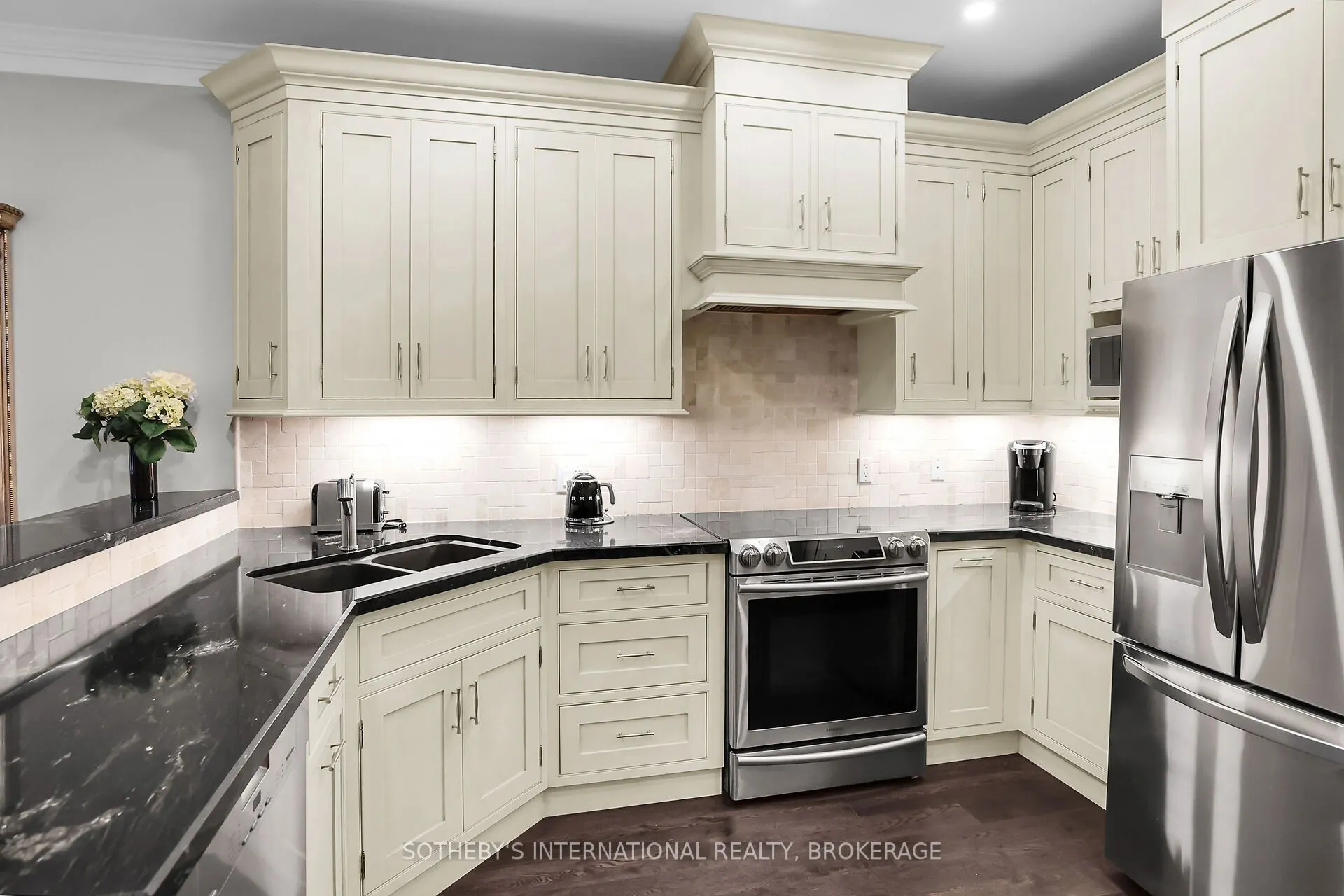 175 Queen Street N, #4