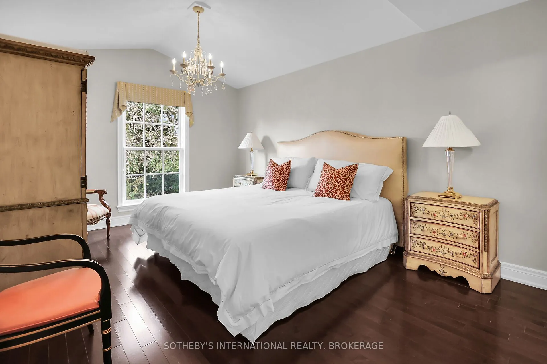 175 Queen Street N, #4