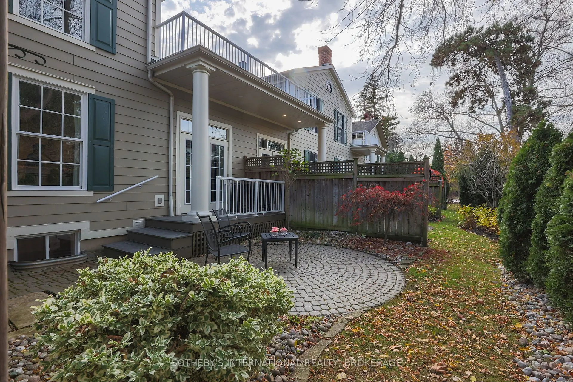 175 Queen Street N, #4