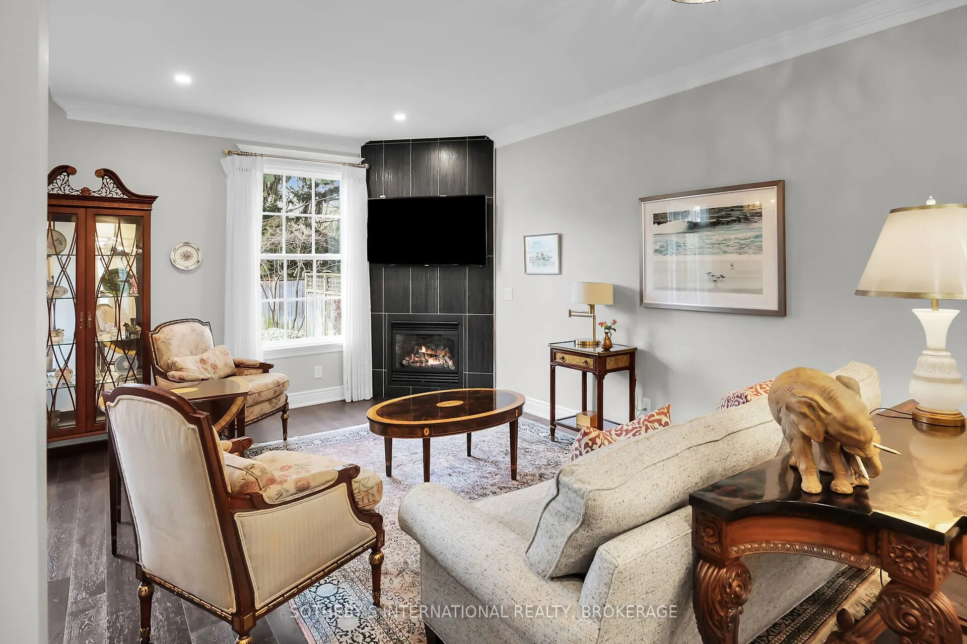 175 Queen Street N, #4