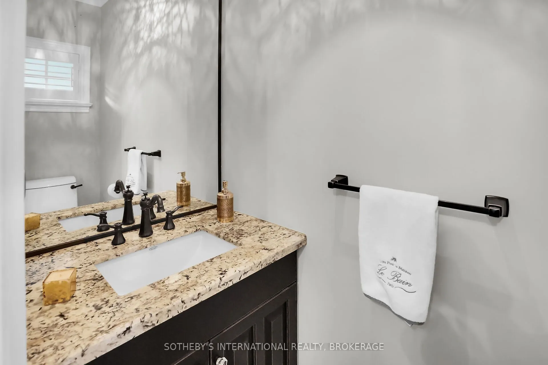 175 Queen Street N, #4