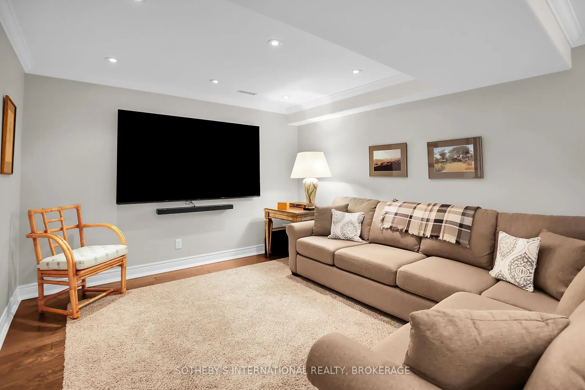 175 Queen Street N, #4