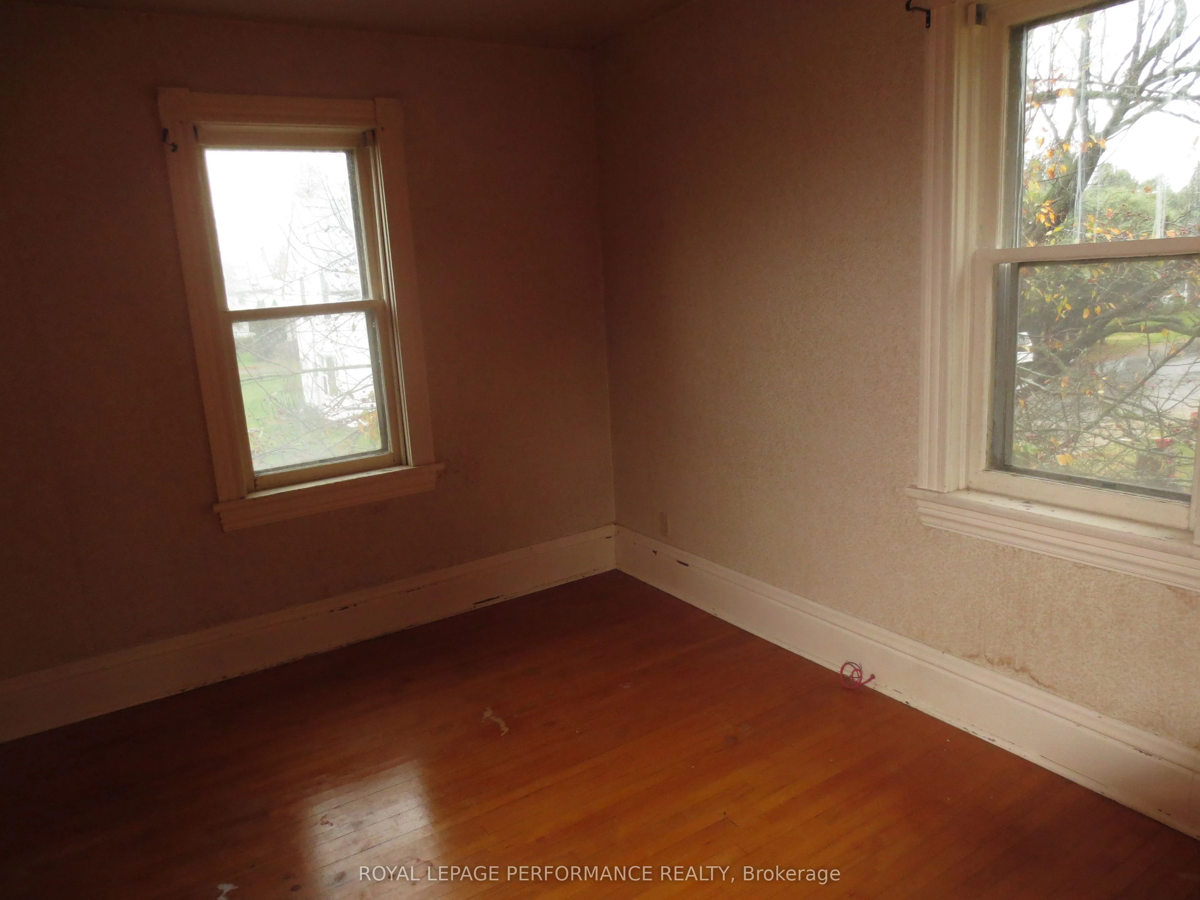 18491 Hughie Munro Street