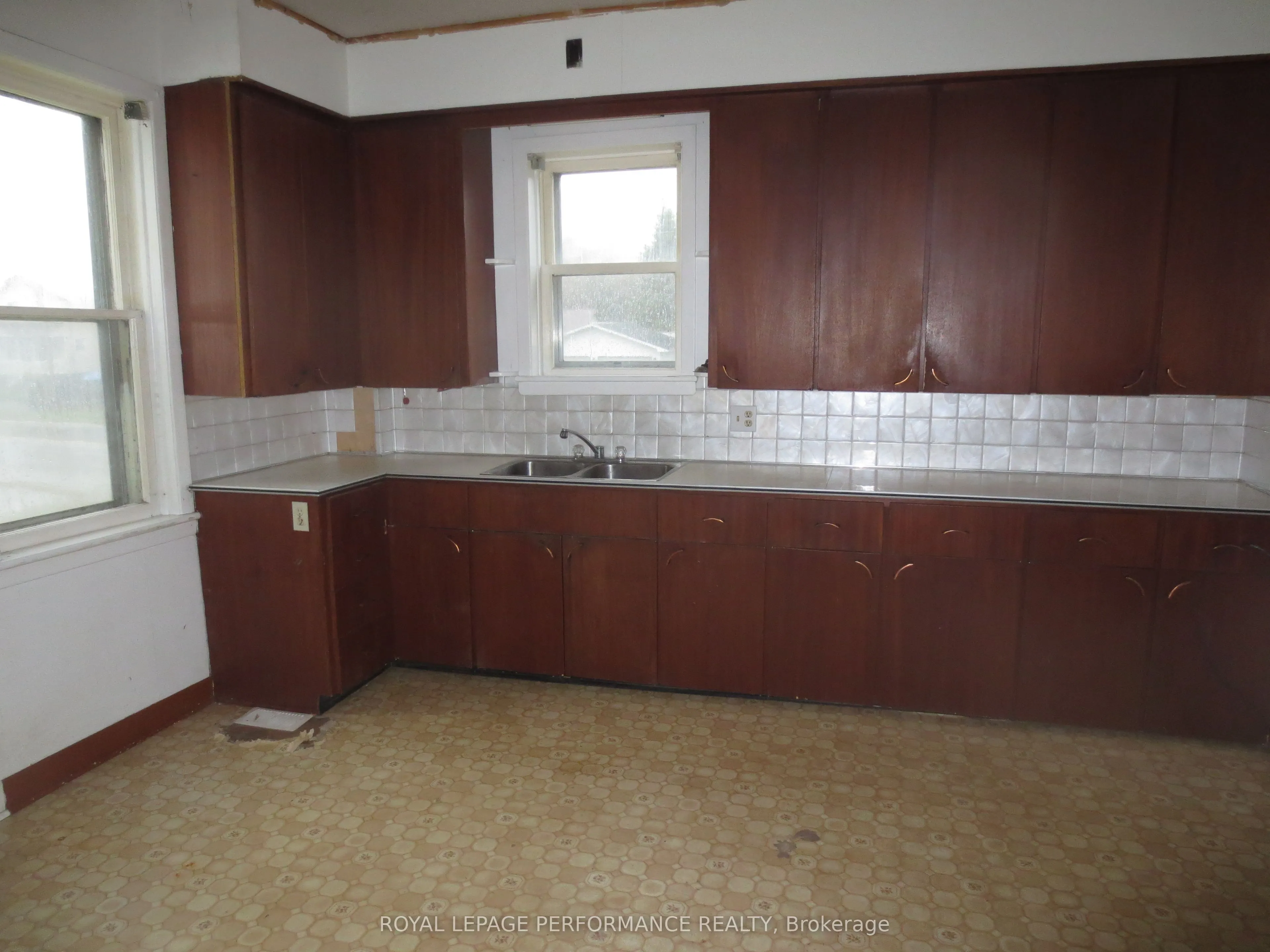 18491 Hughie Munro Street