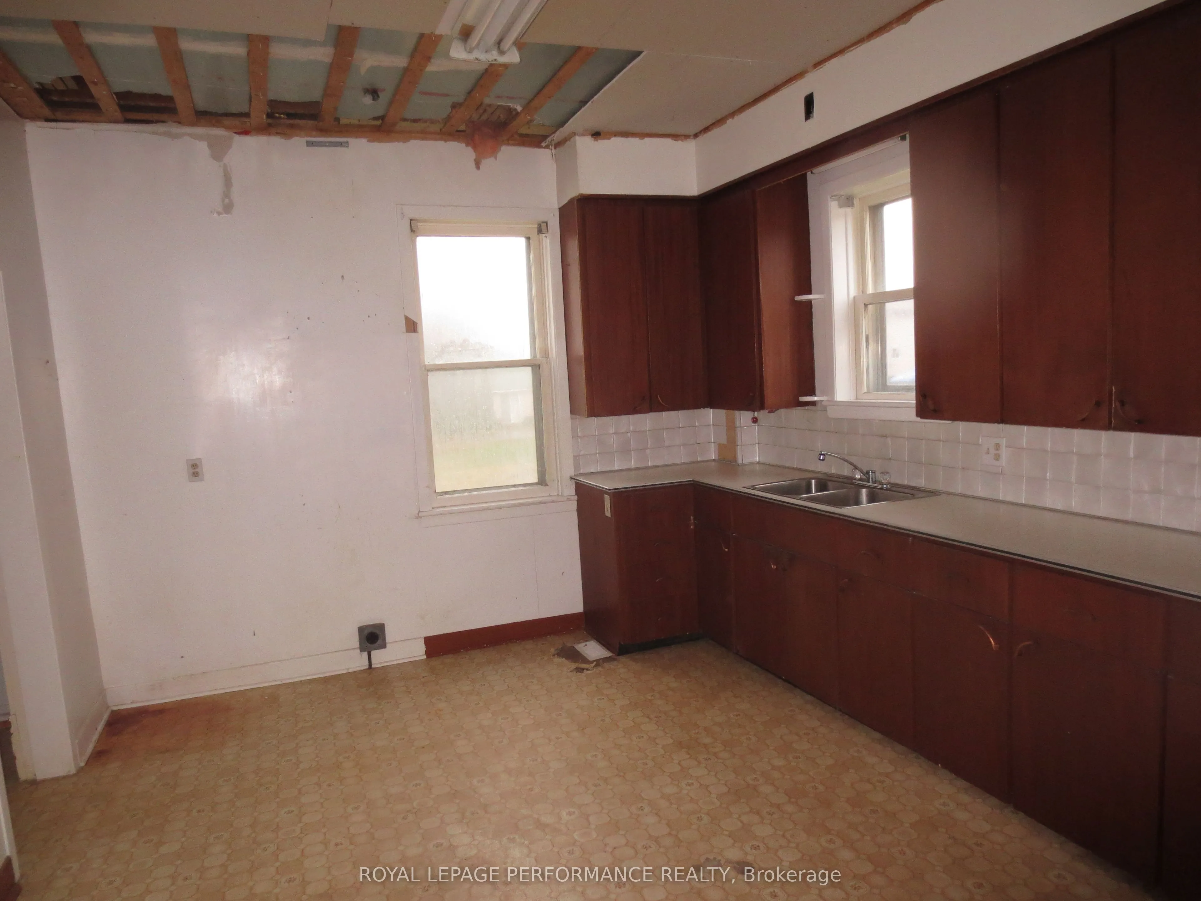 18491 Hughie Munro Street