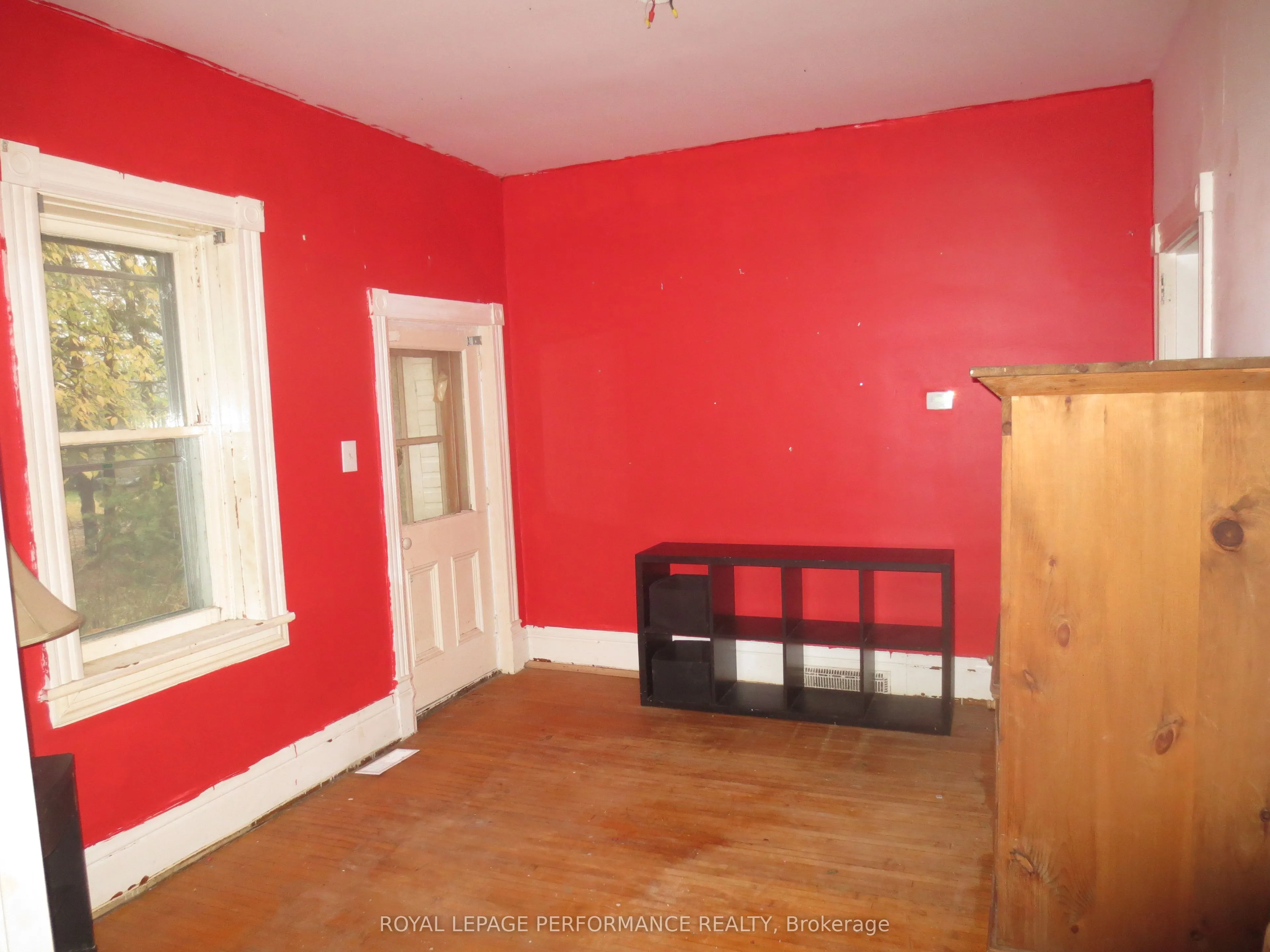 18491 Hughie Munro Street