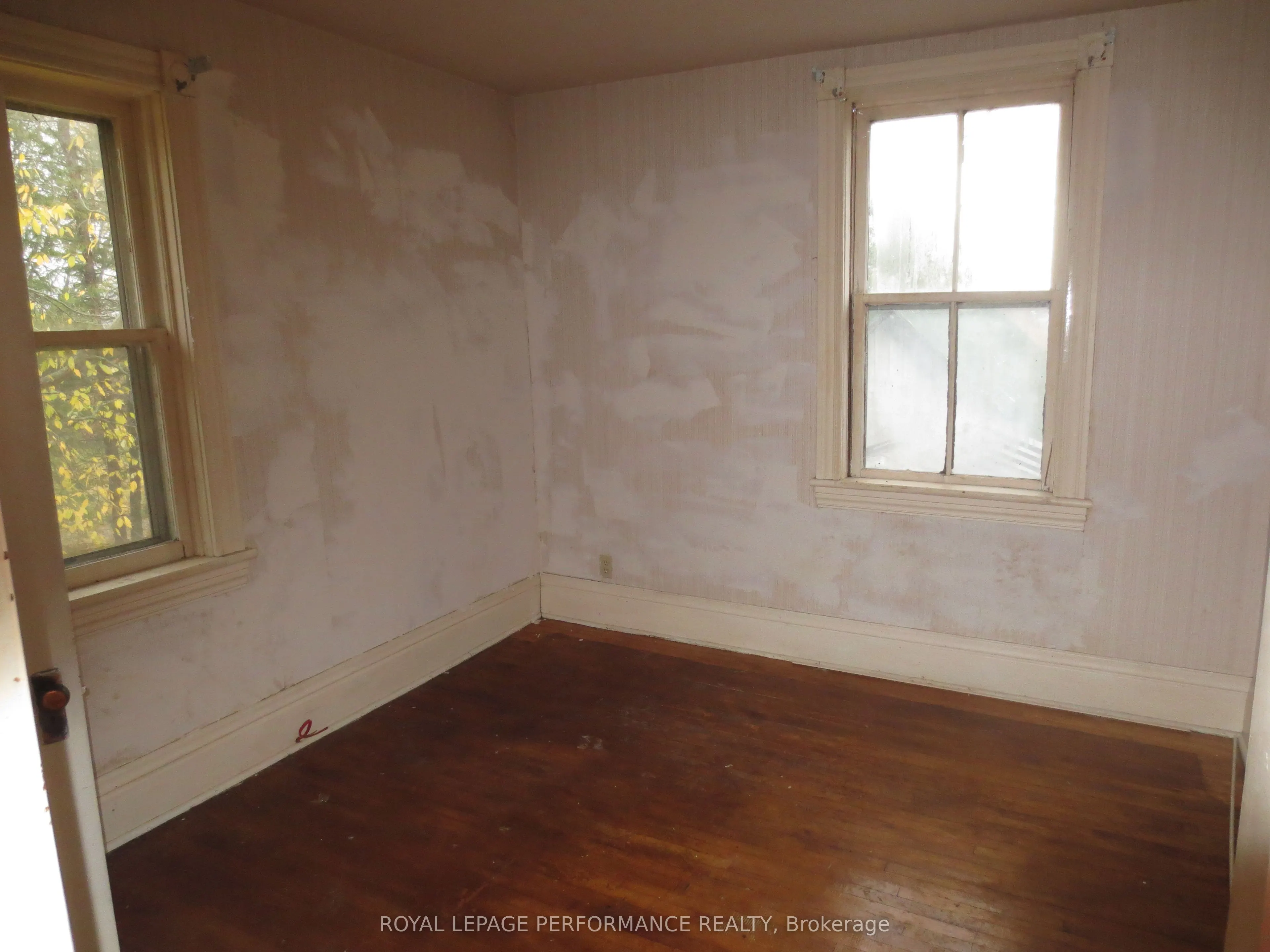 18491 Hughie Munro Street