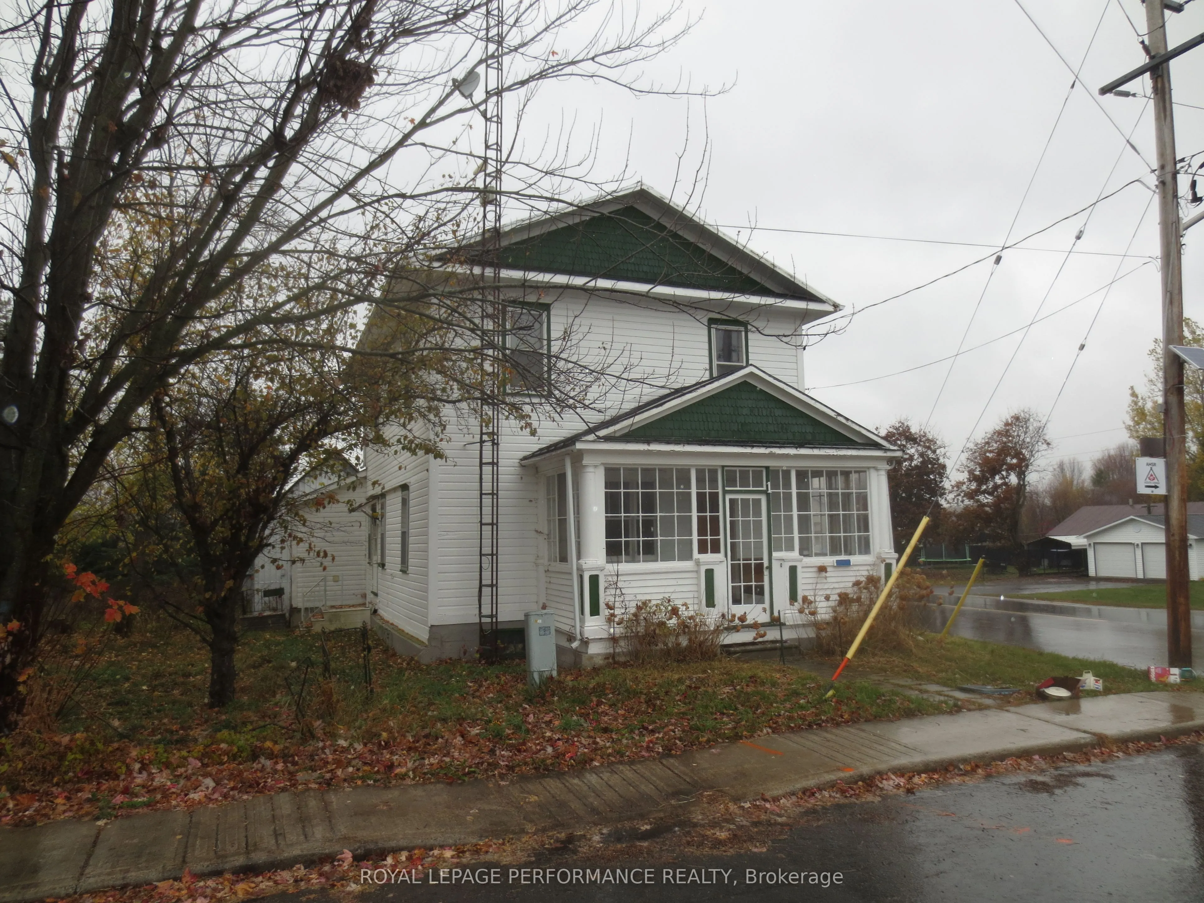 18491 Hughie Munro Street