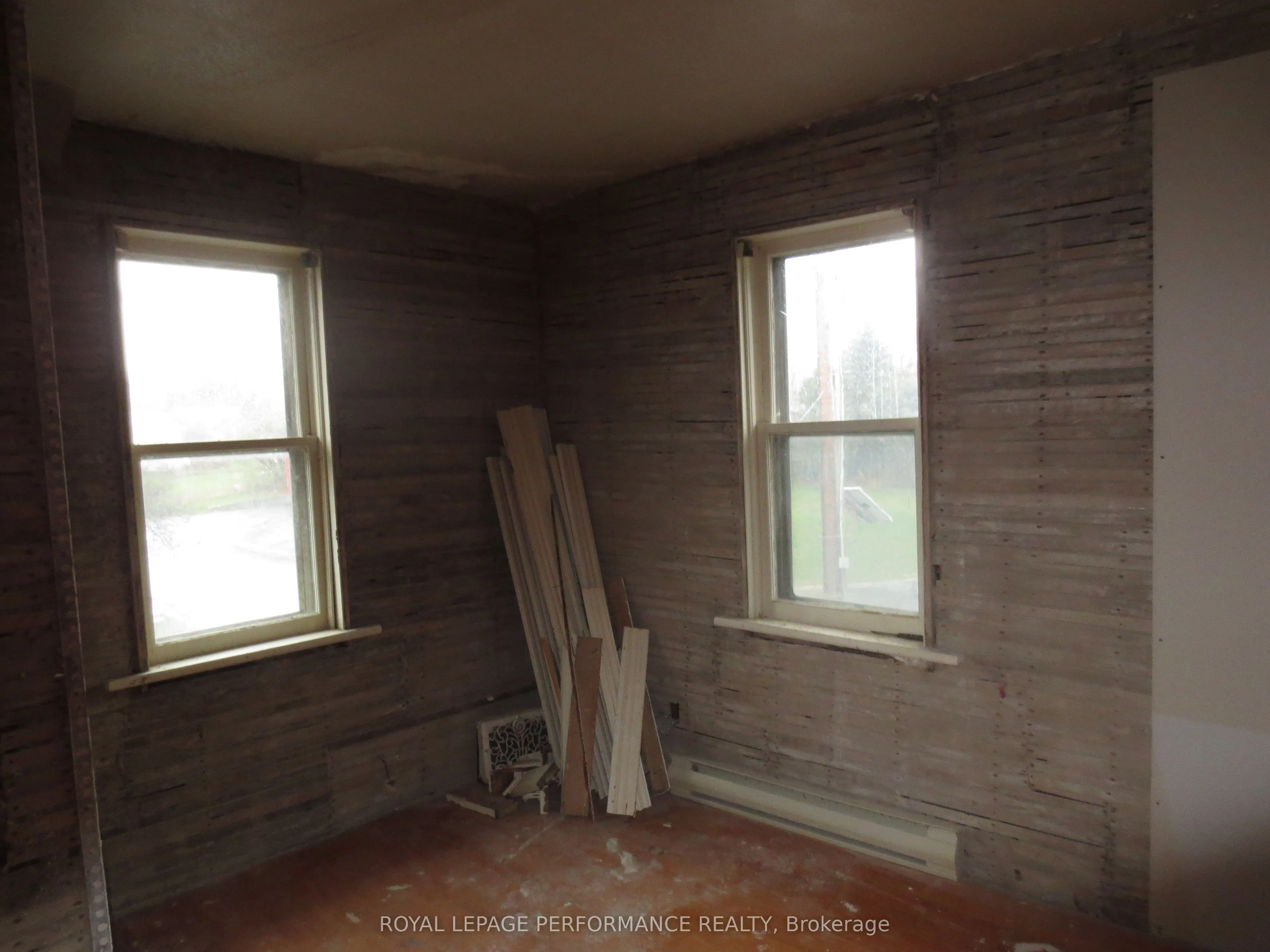 18491 Hughie Munro Street