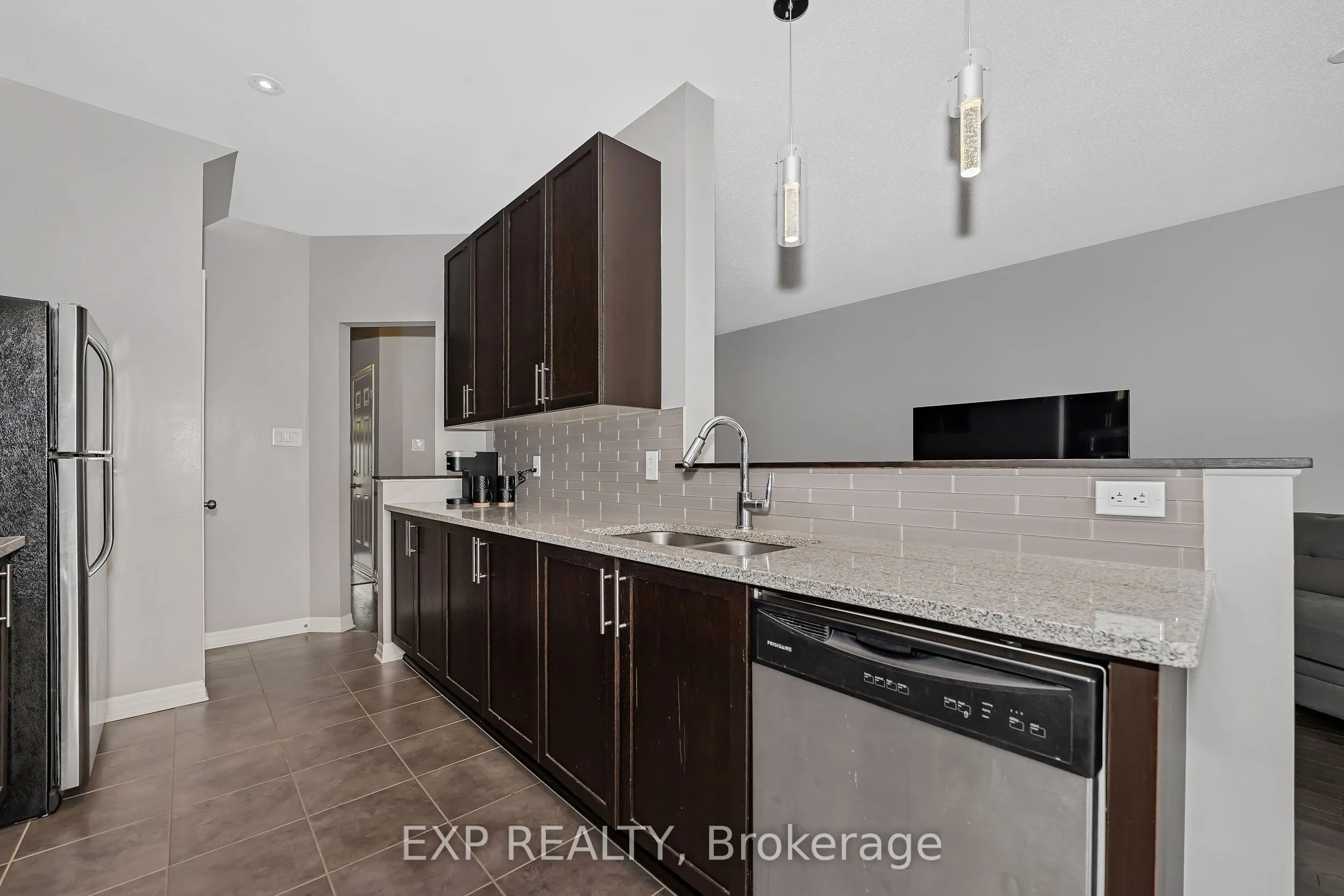 503 Knotridge Street N