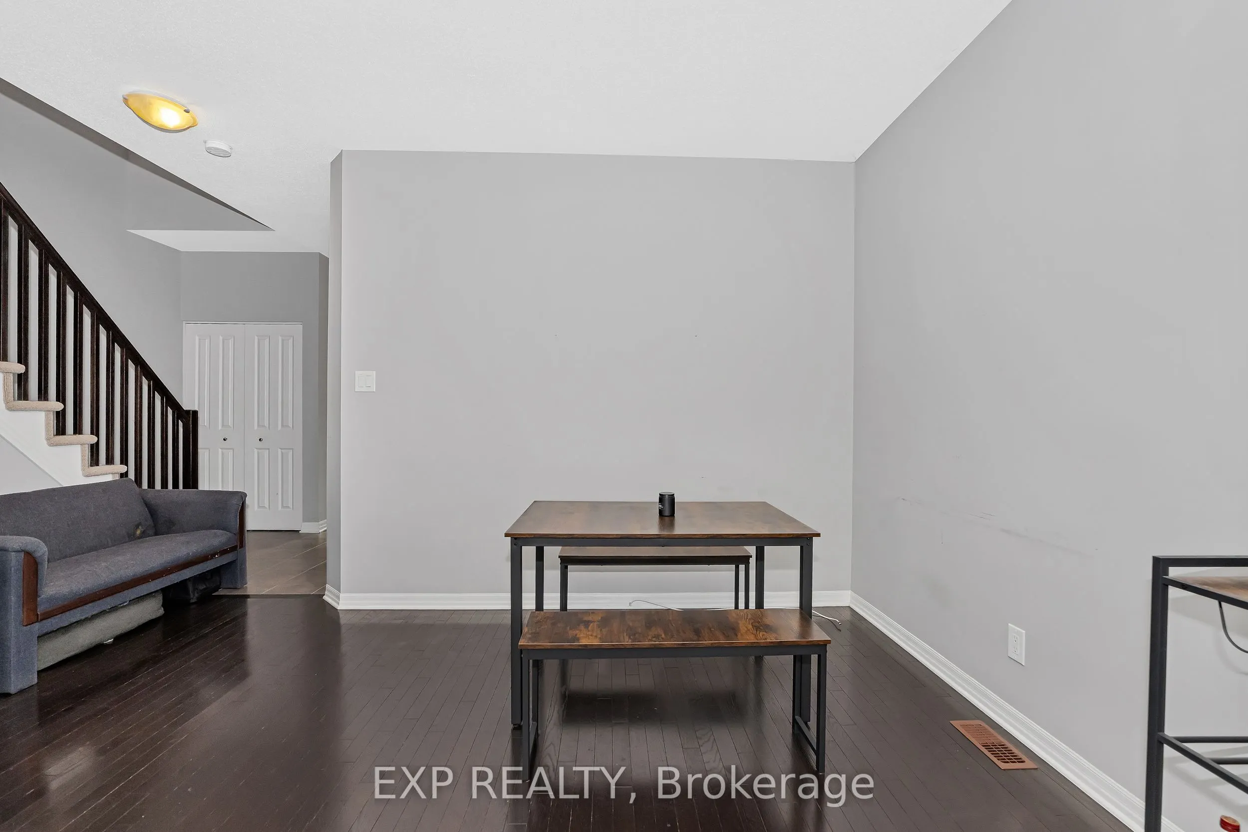 503 Knotridge Street N