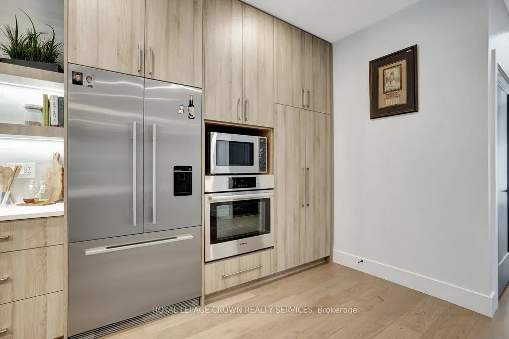 2208 Red Thorne Avenue