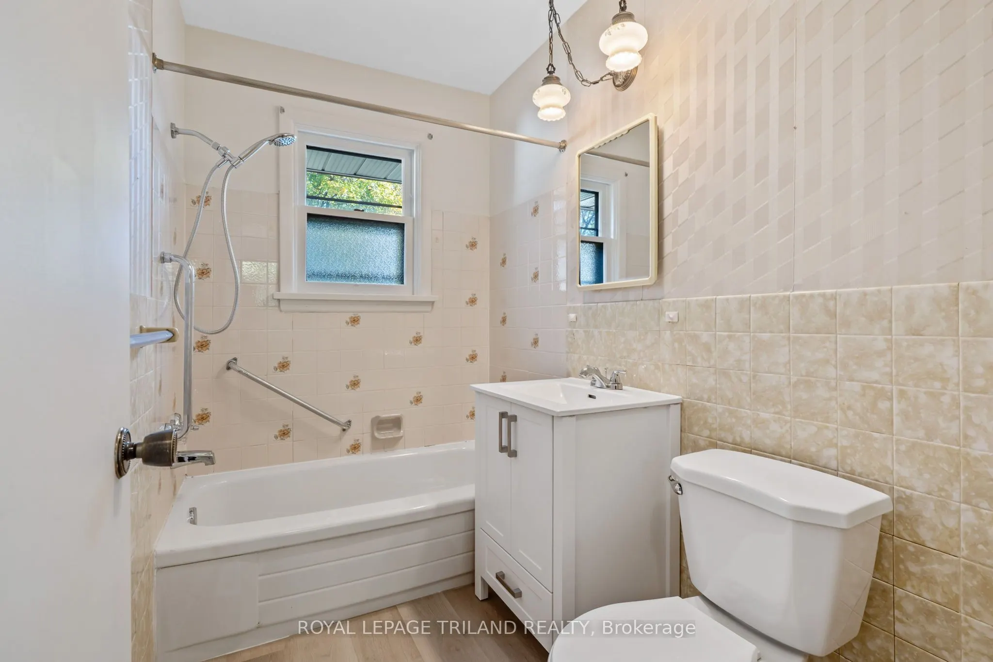 178 Kirkland Crescent