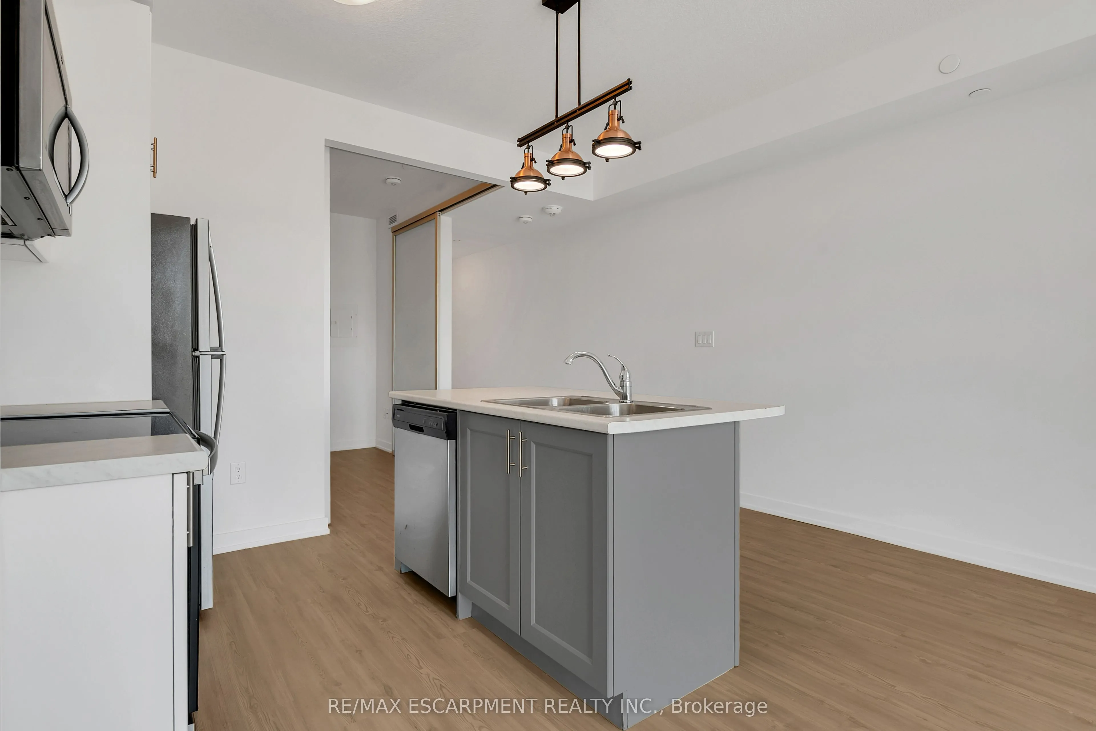 450 Dundas Street, #319