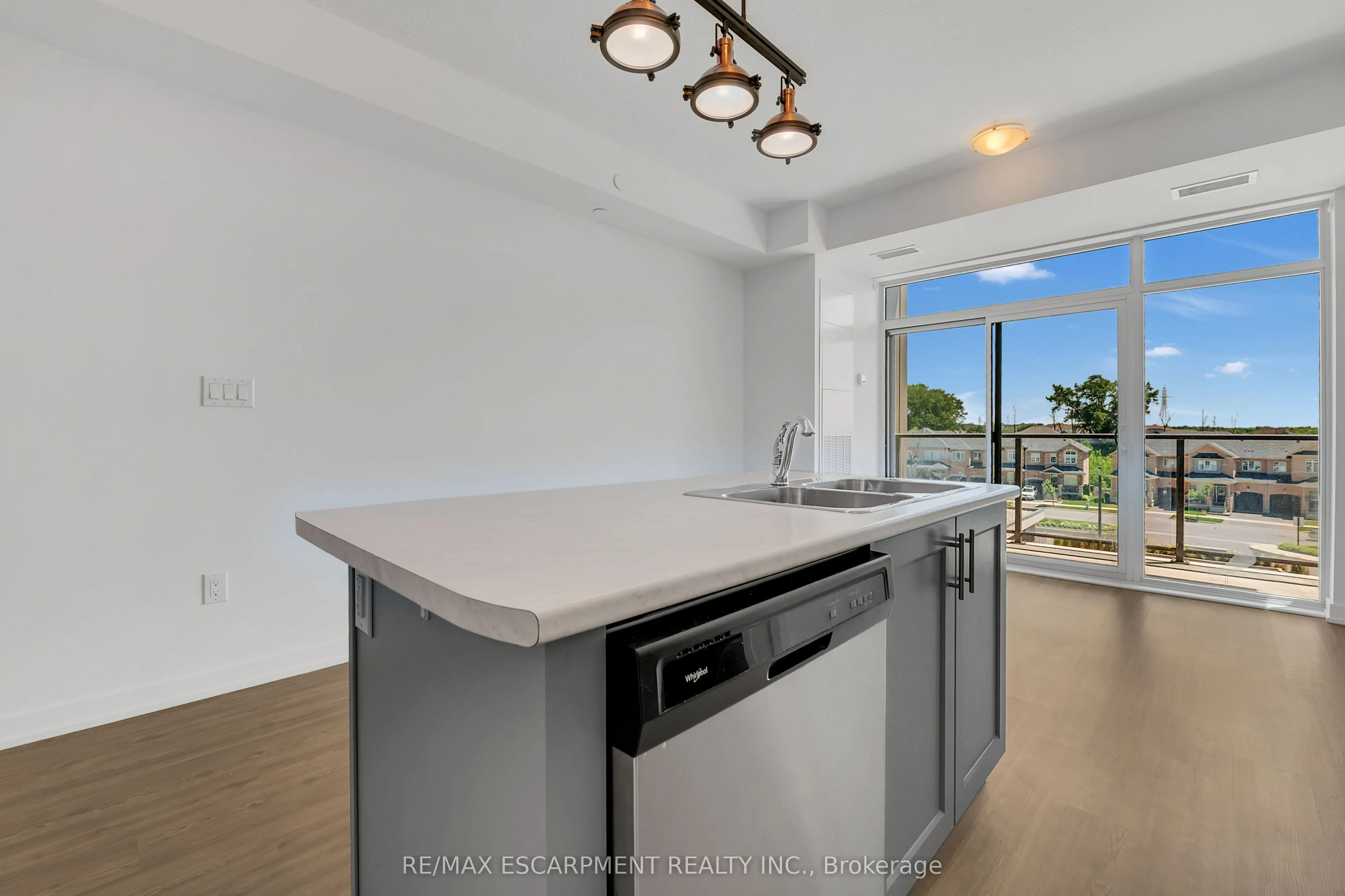 450 Dundas Street, #319