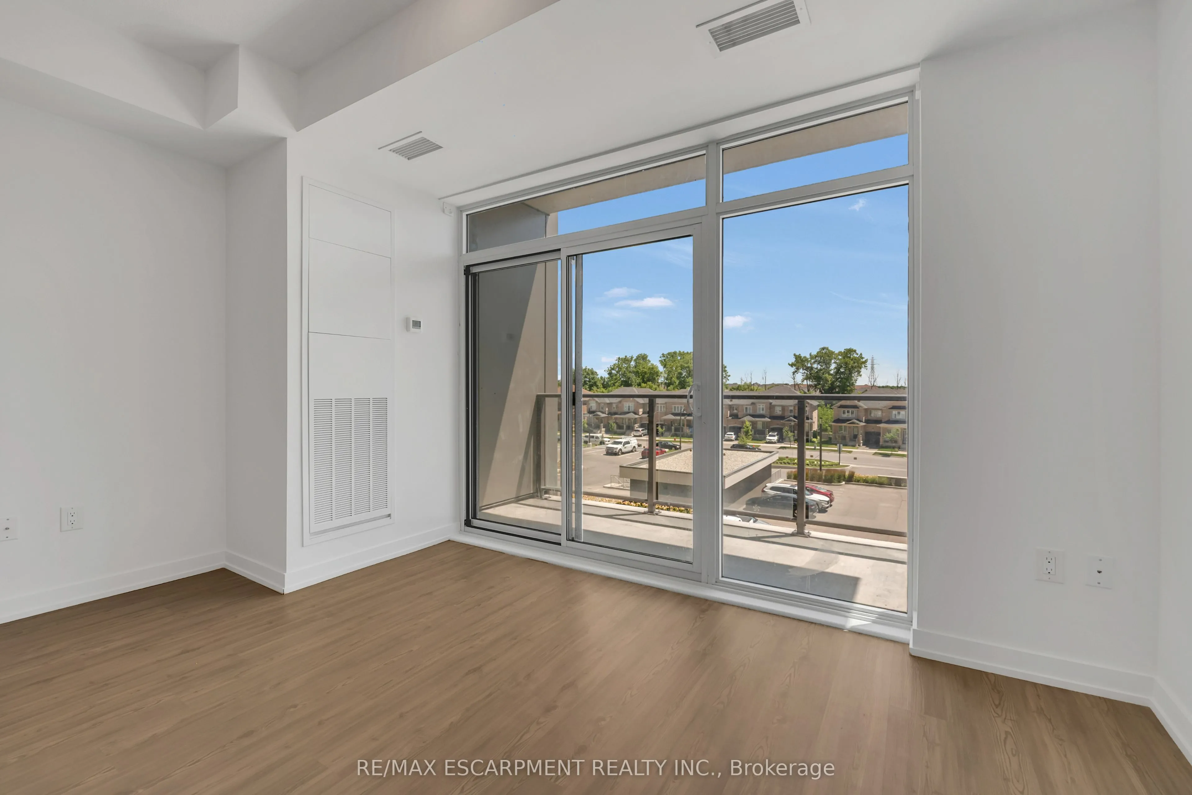 450 Dundas Street, #319