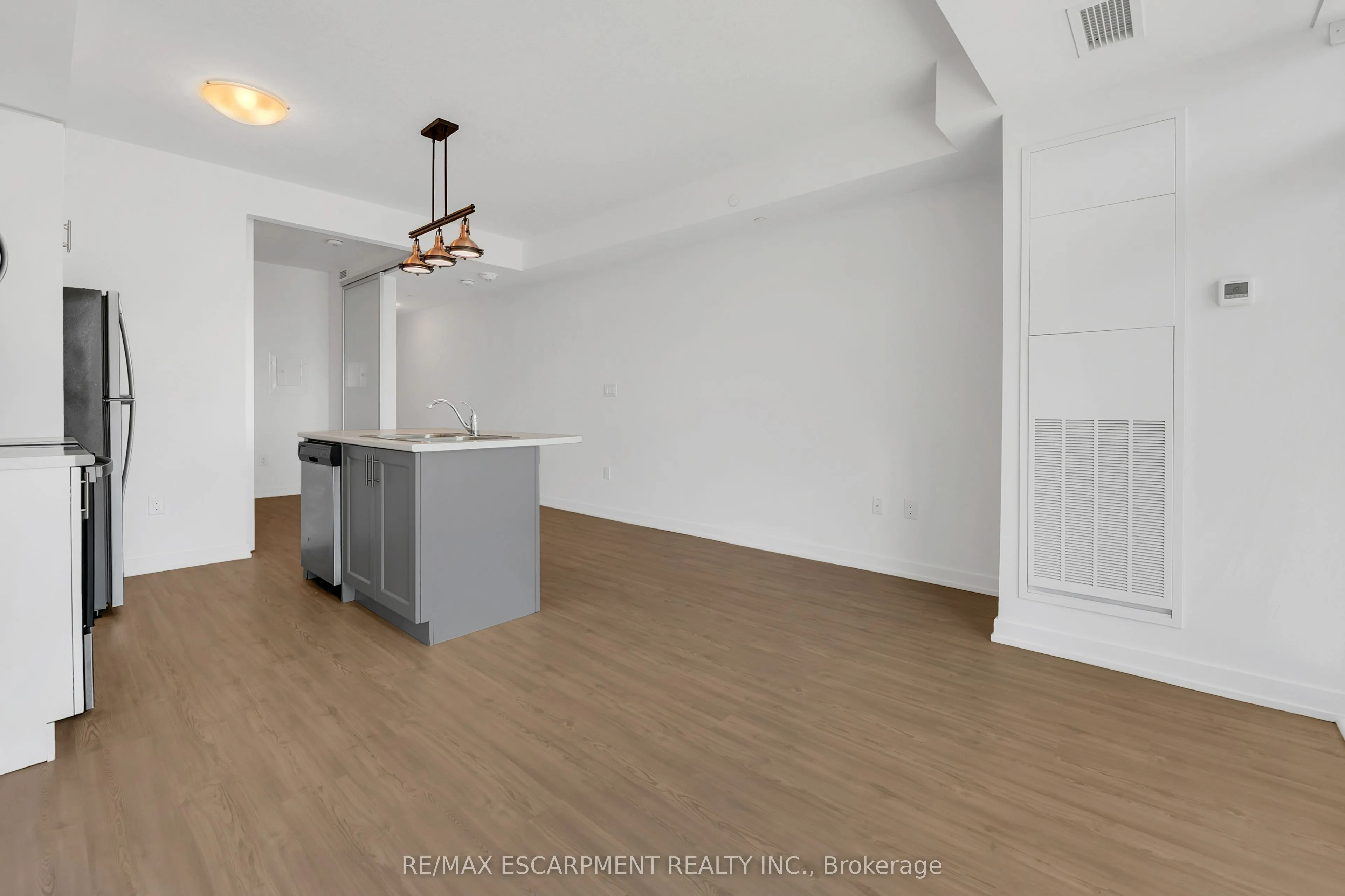 450 Dundas Street, #319