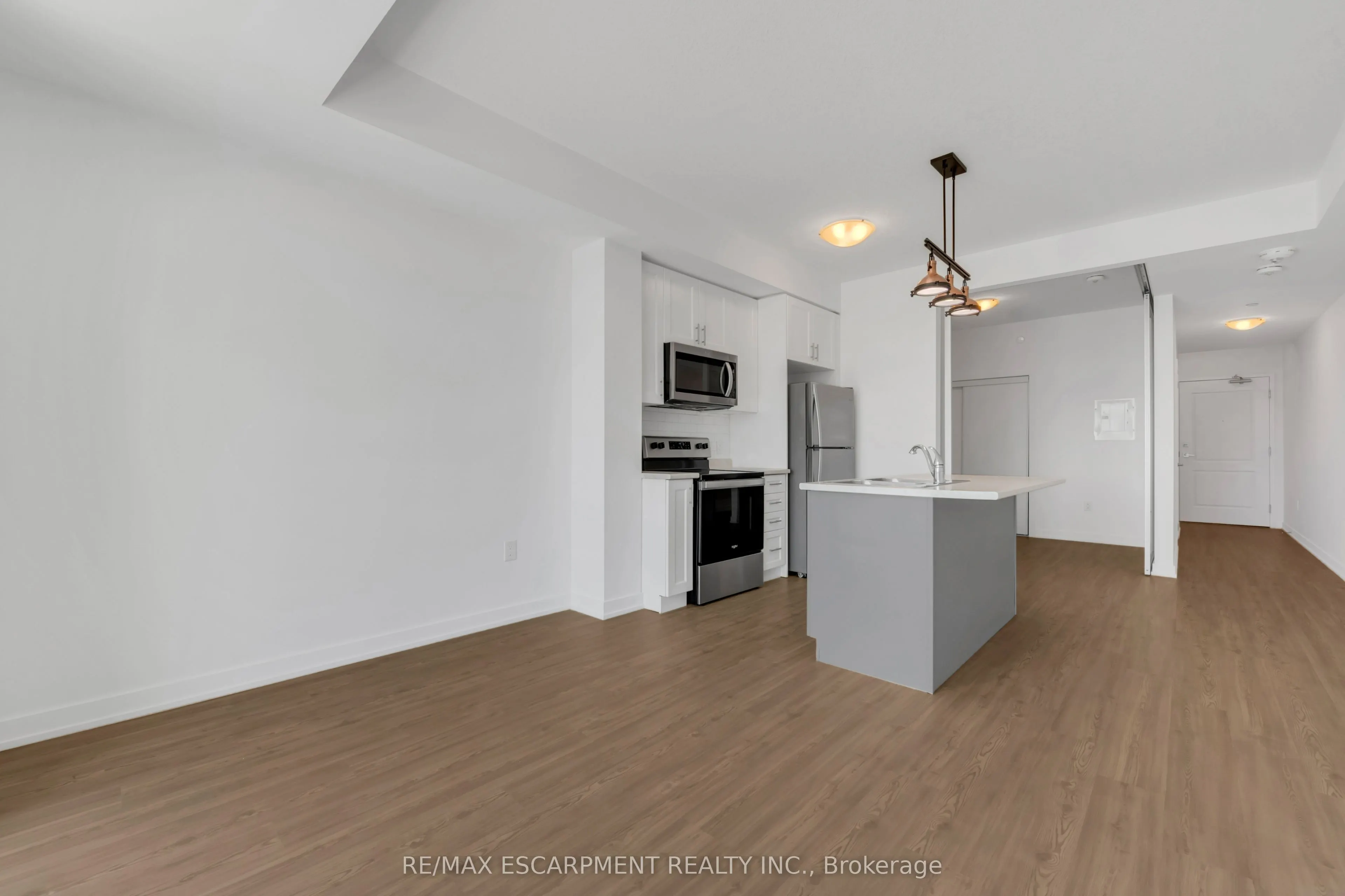 450 Dundas Street, #319