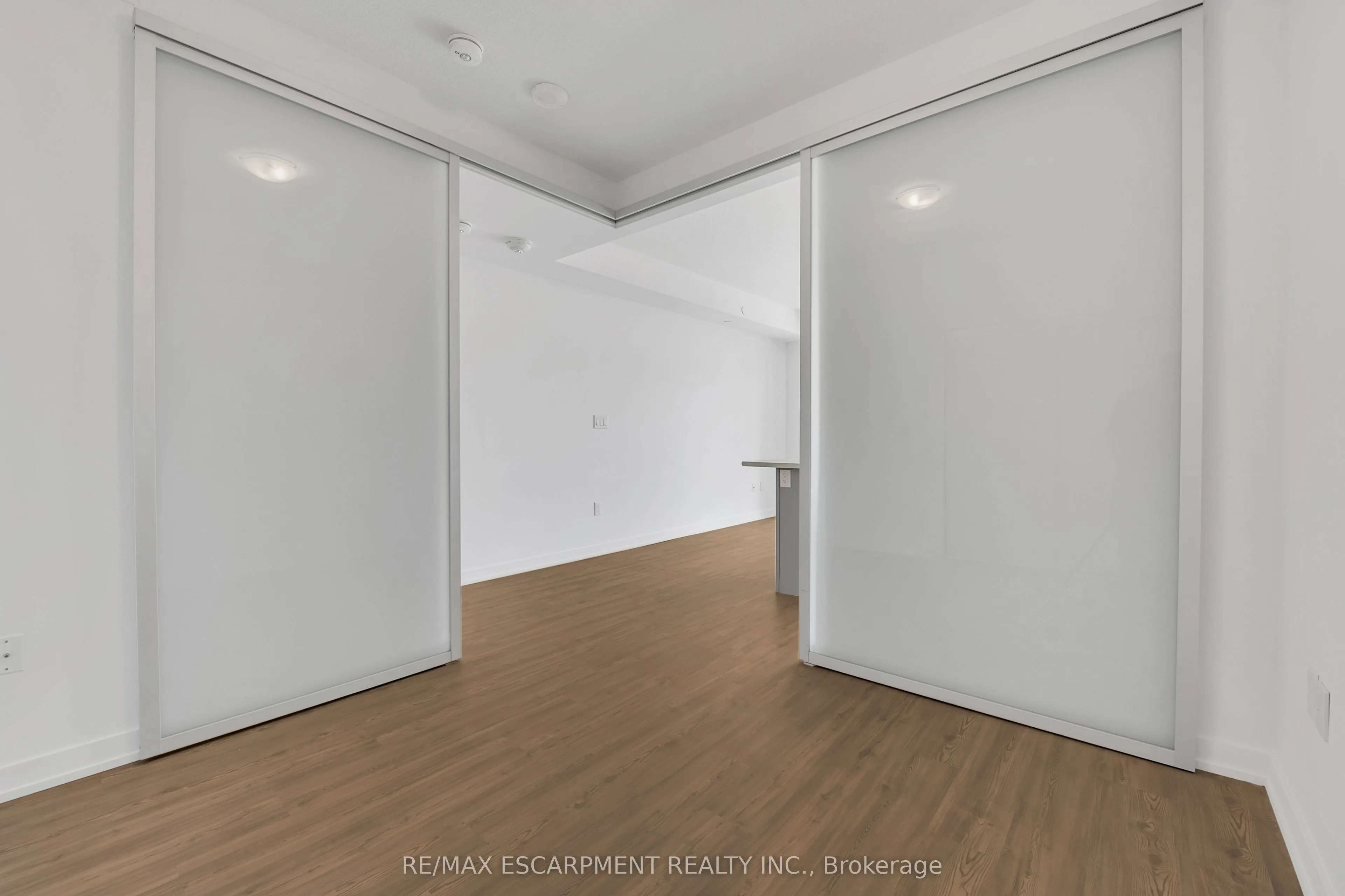 450 Dundas Street, #319