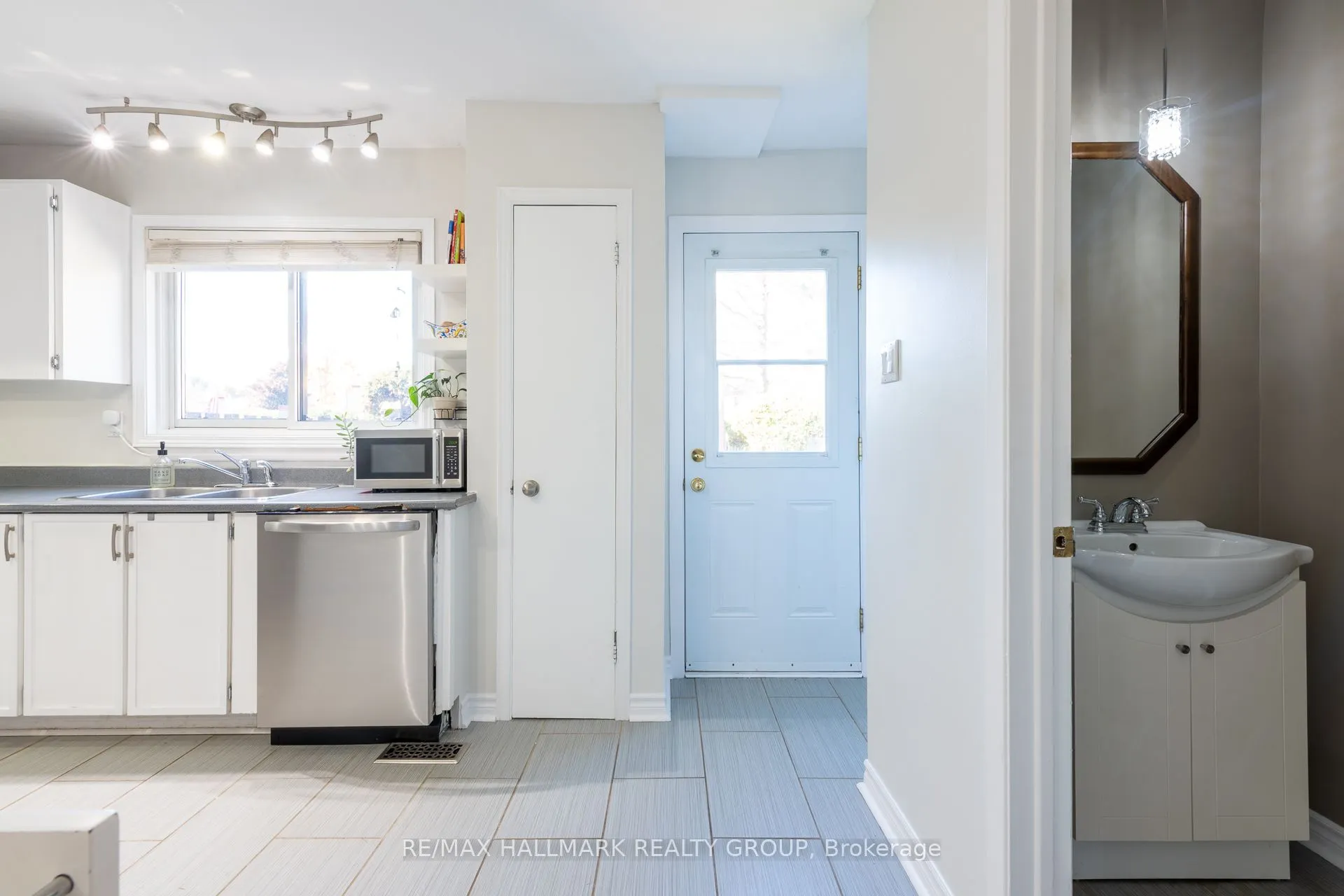 55E Foxfield Drive, #11