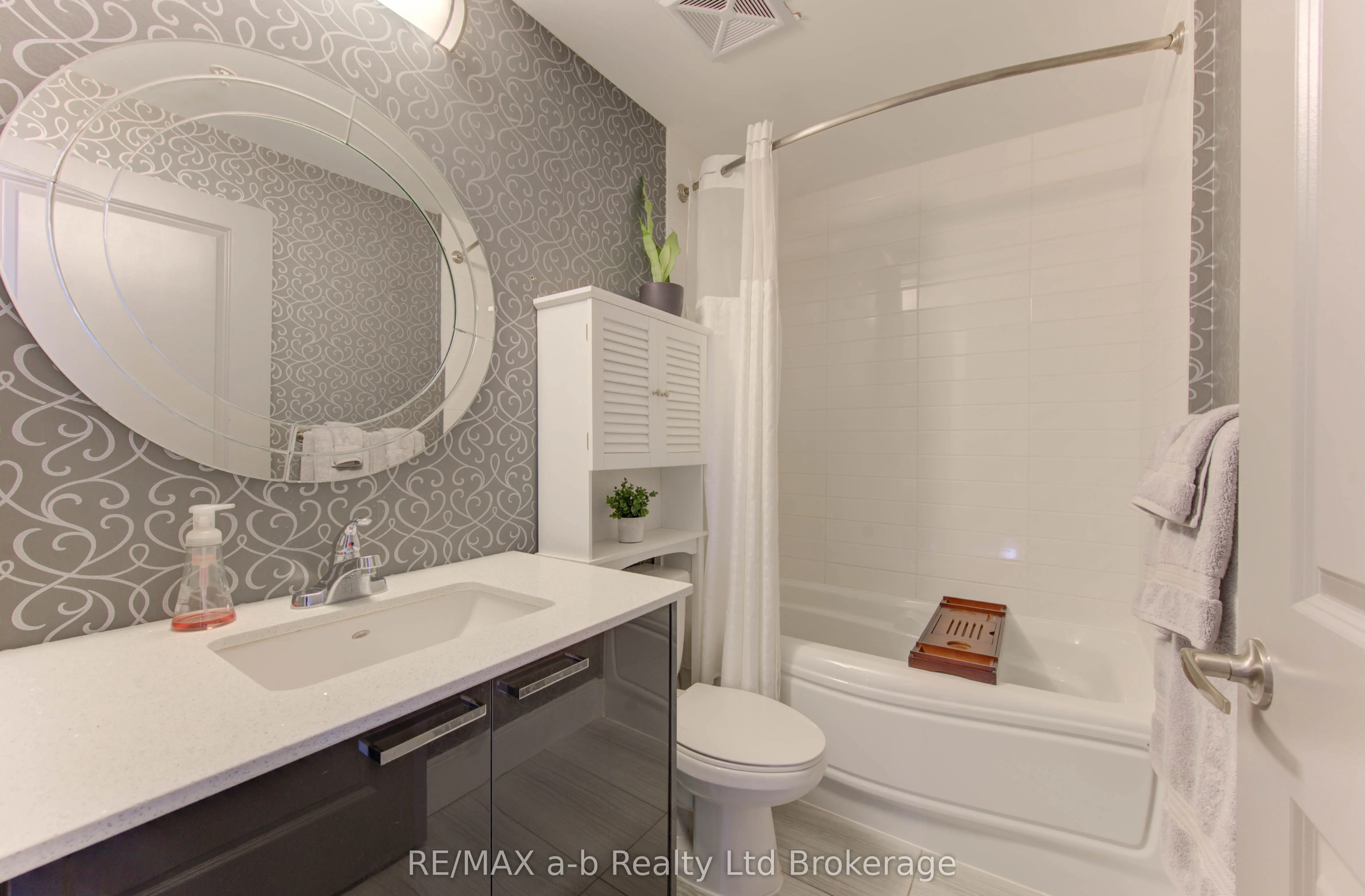 155 St Leger Street, #415