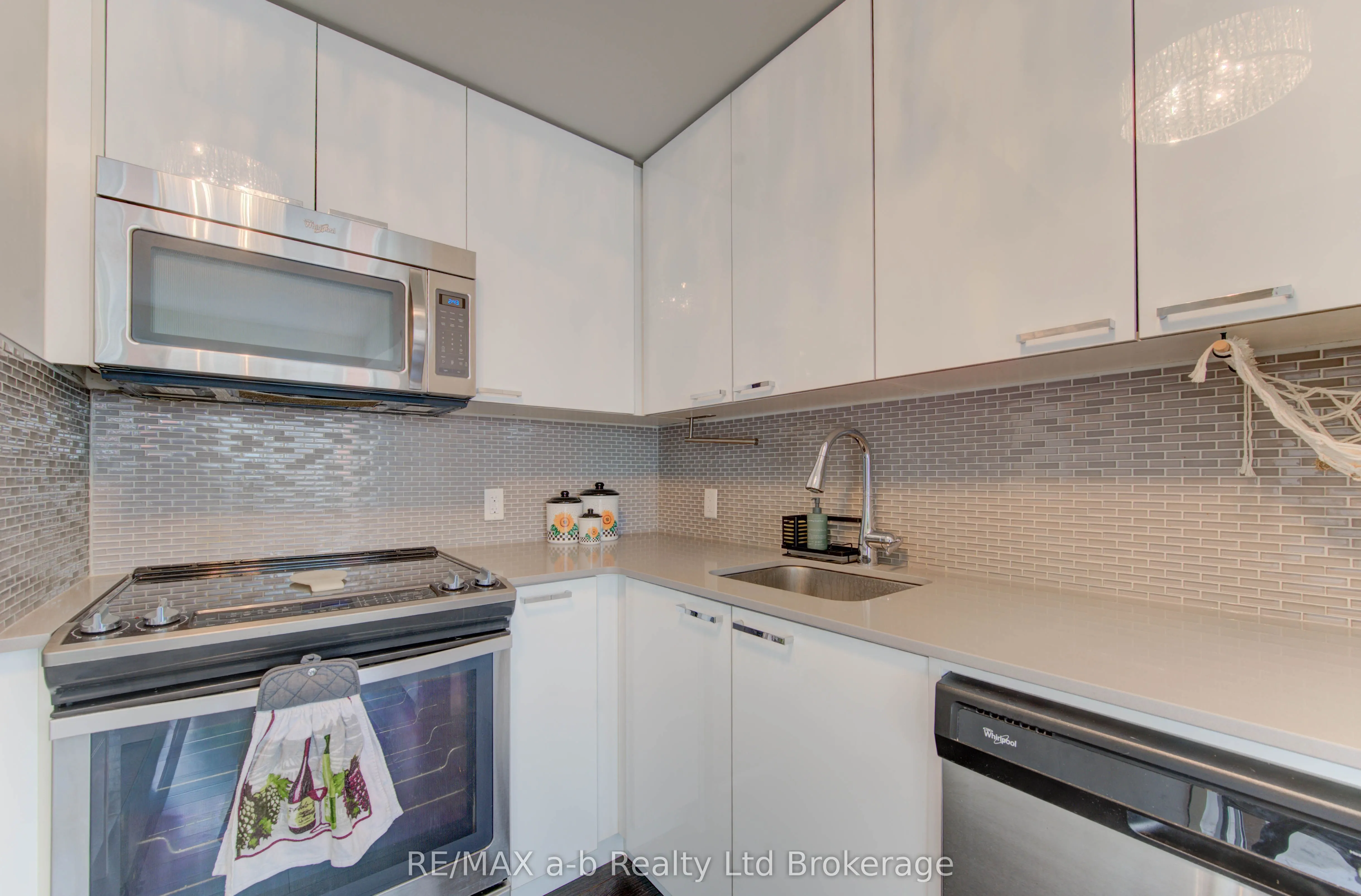 155 St Leger Street, #415