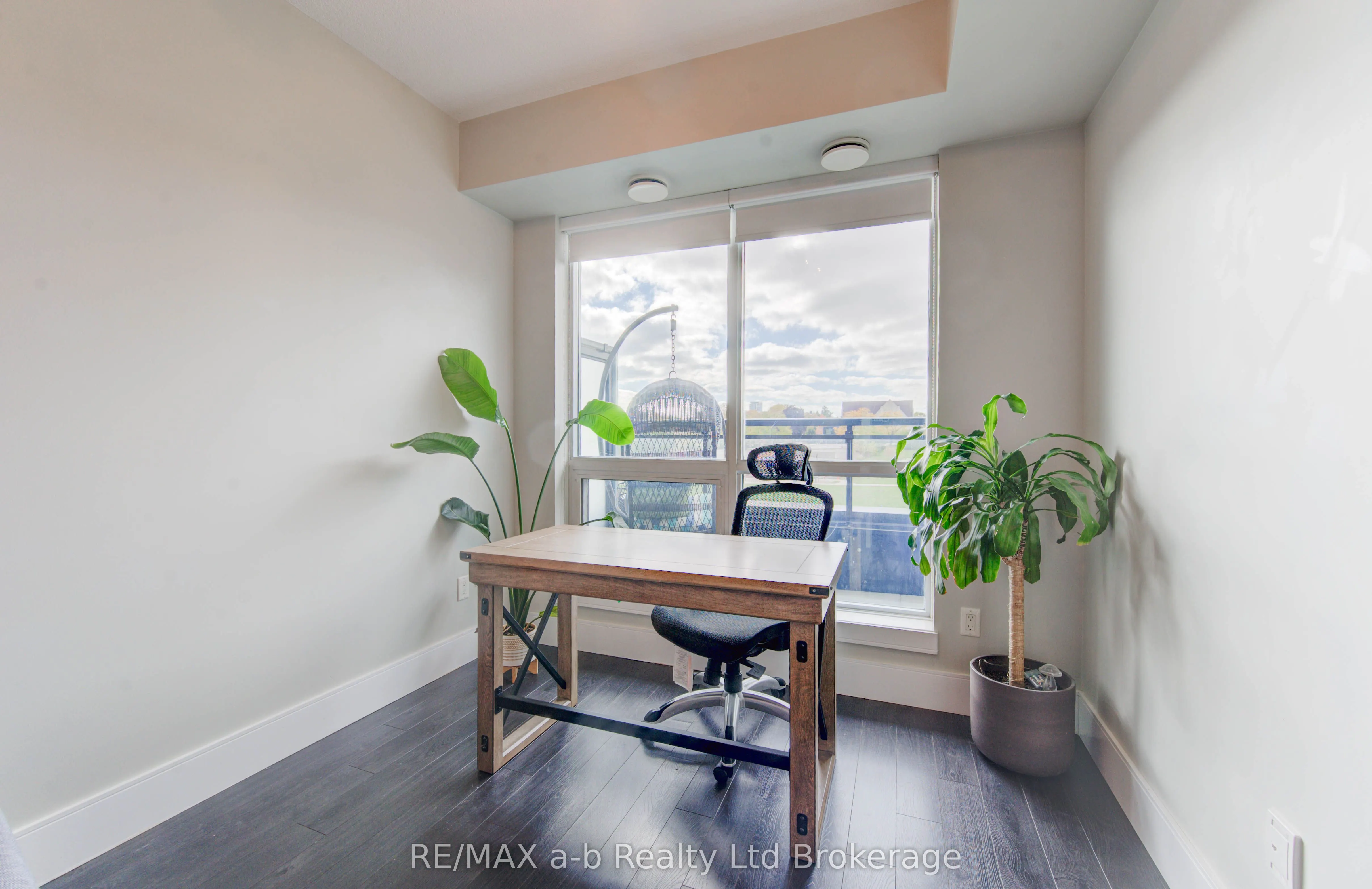 155 St Leger Street, #415