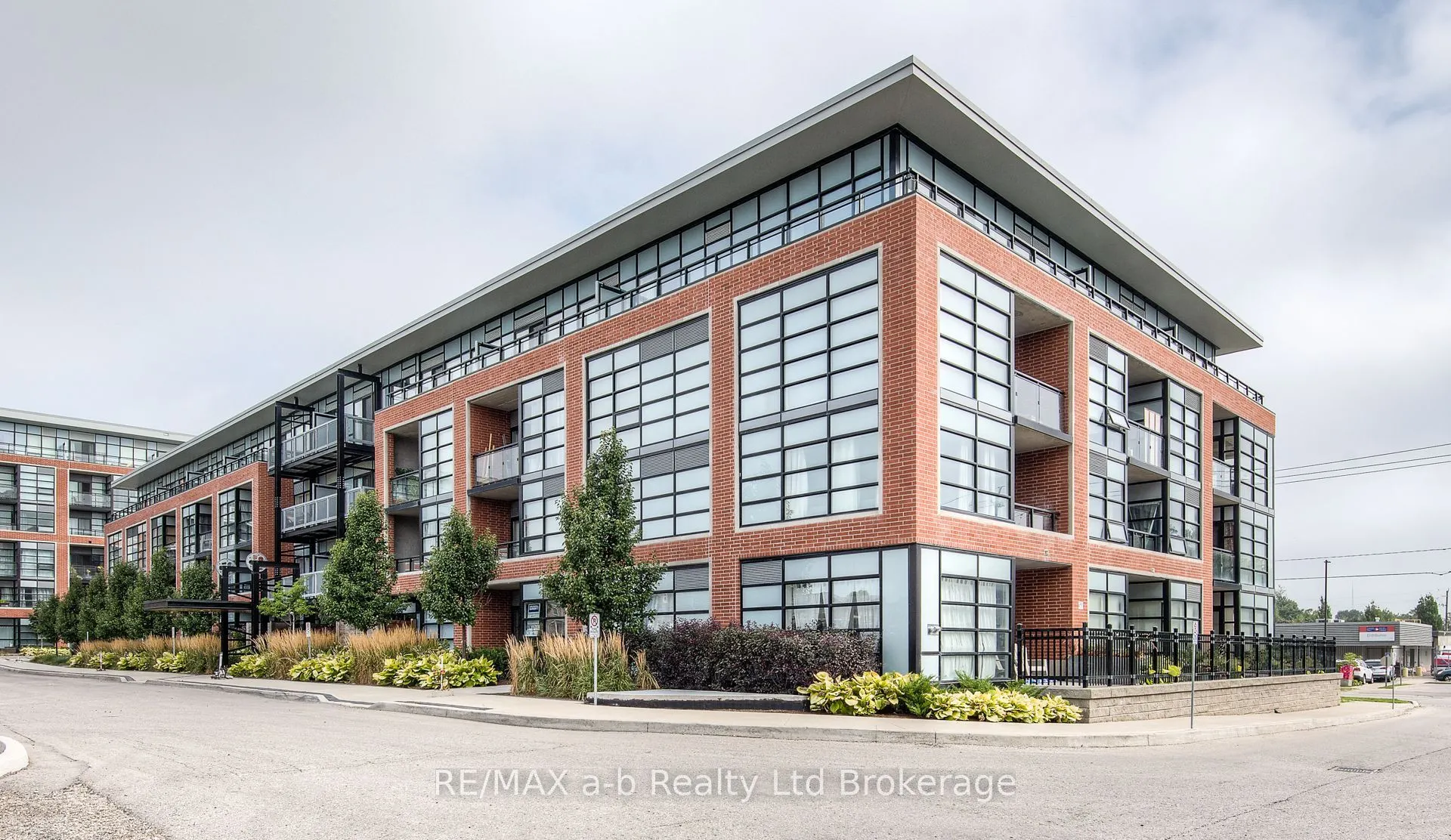 155 St Leger Street, #415