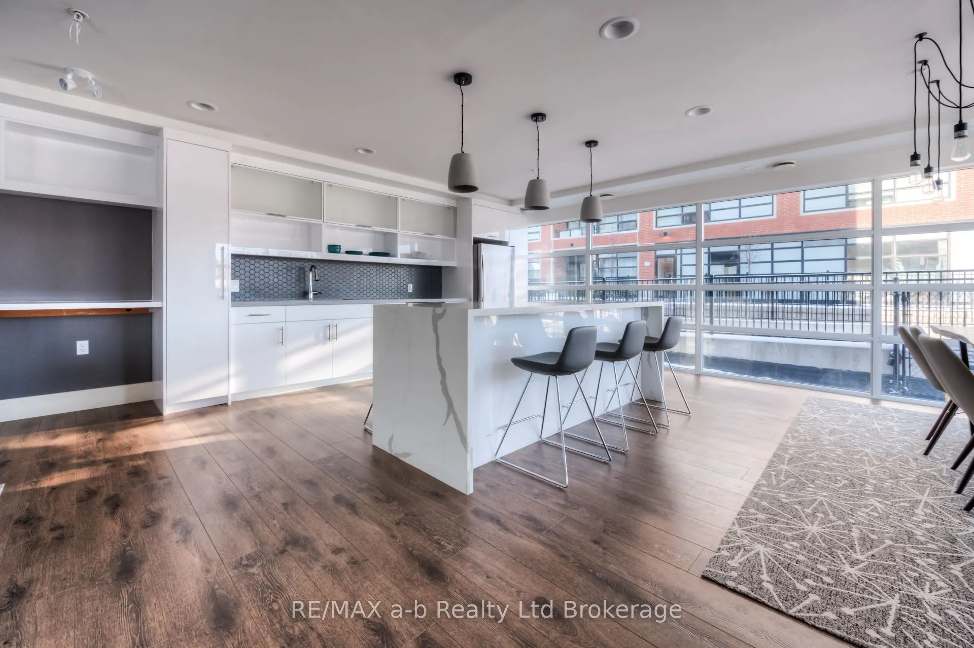 155 St Leger Street, #415