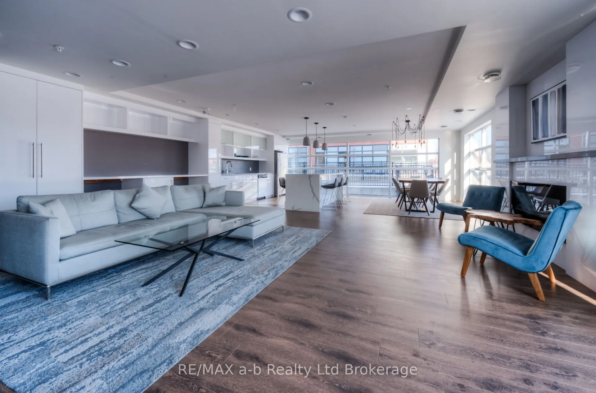 155 St Leger Street, #415