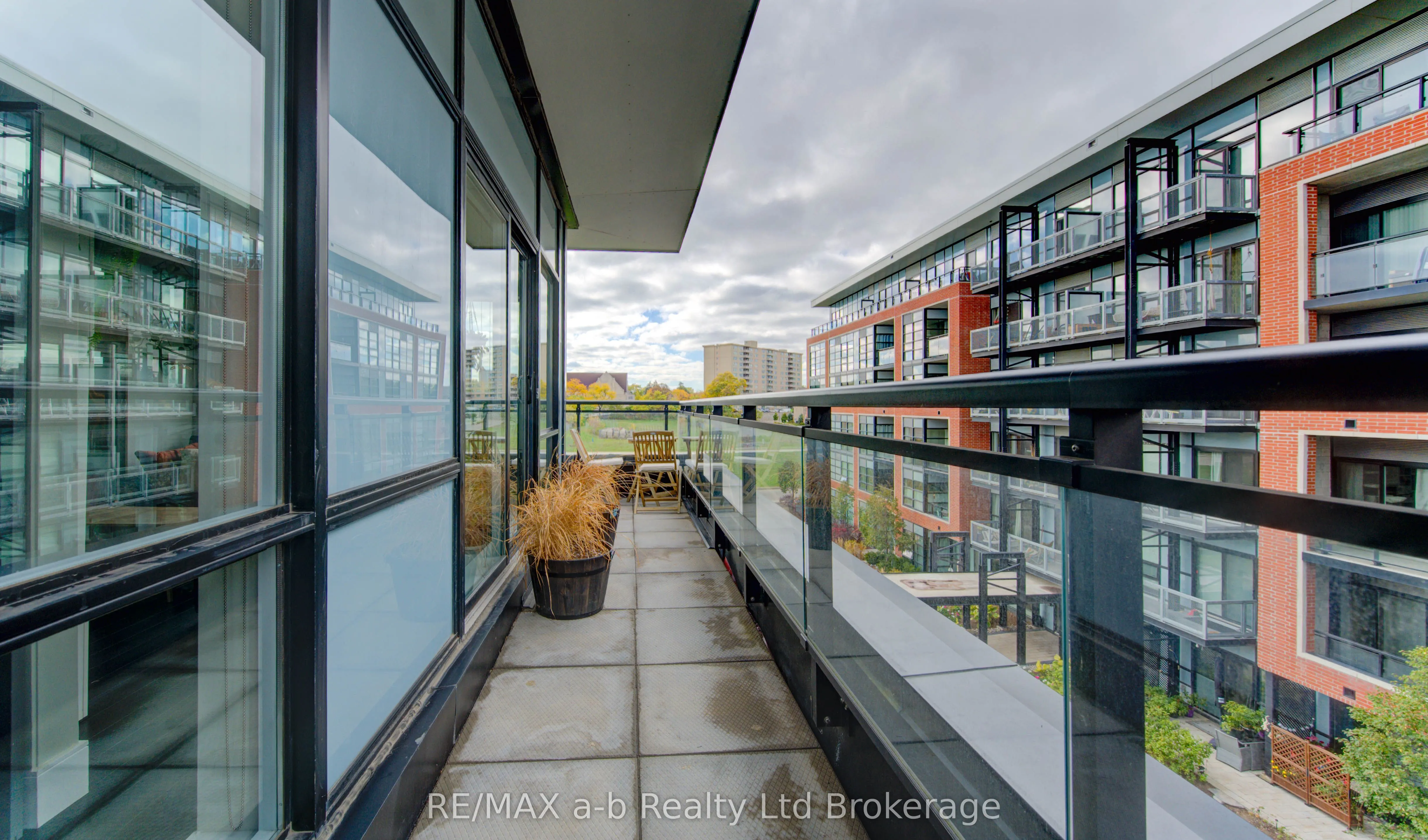 155 St Leger Street, #415