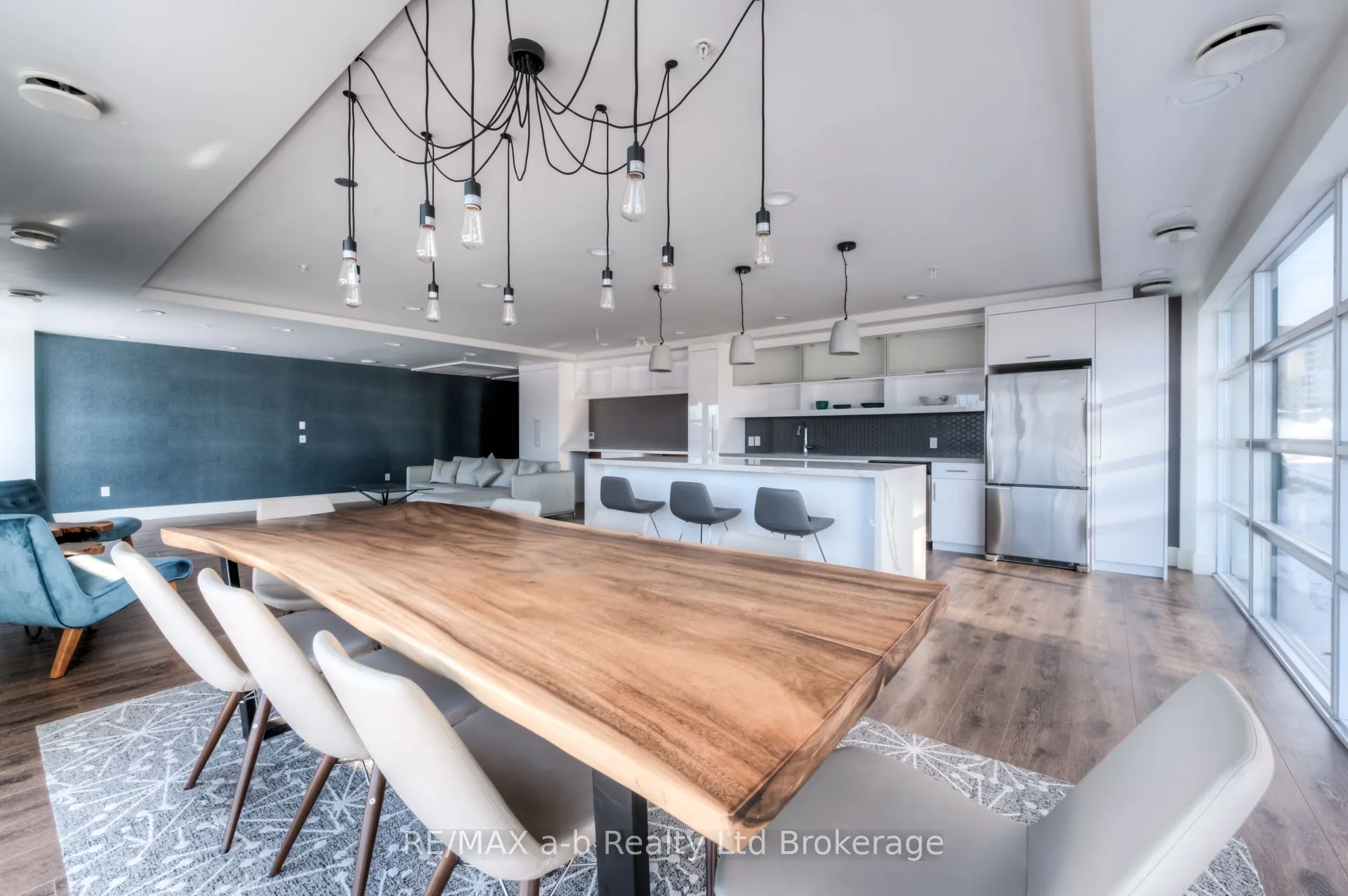 155 St Leger Street, #415