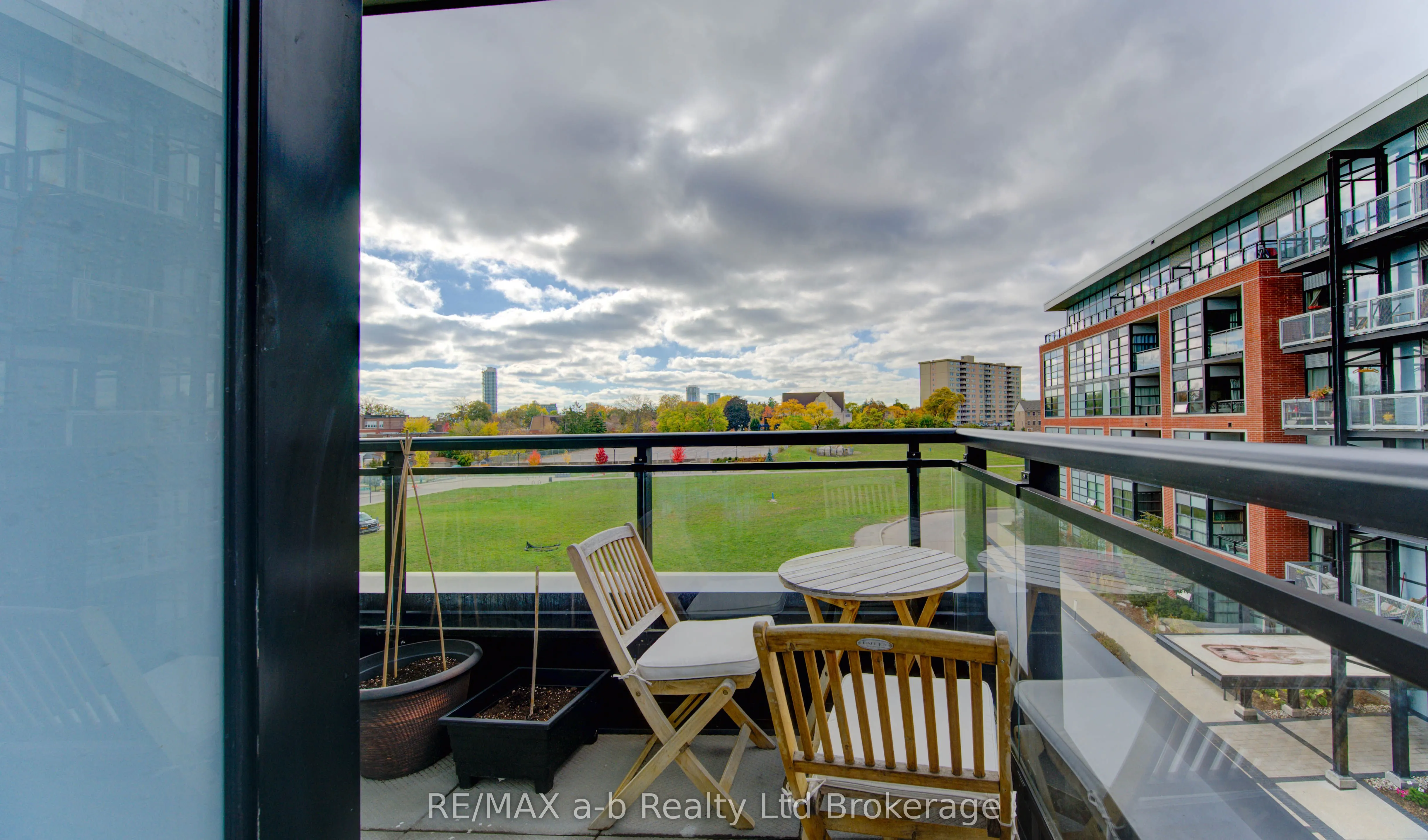 155 St Leger Street, #415