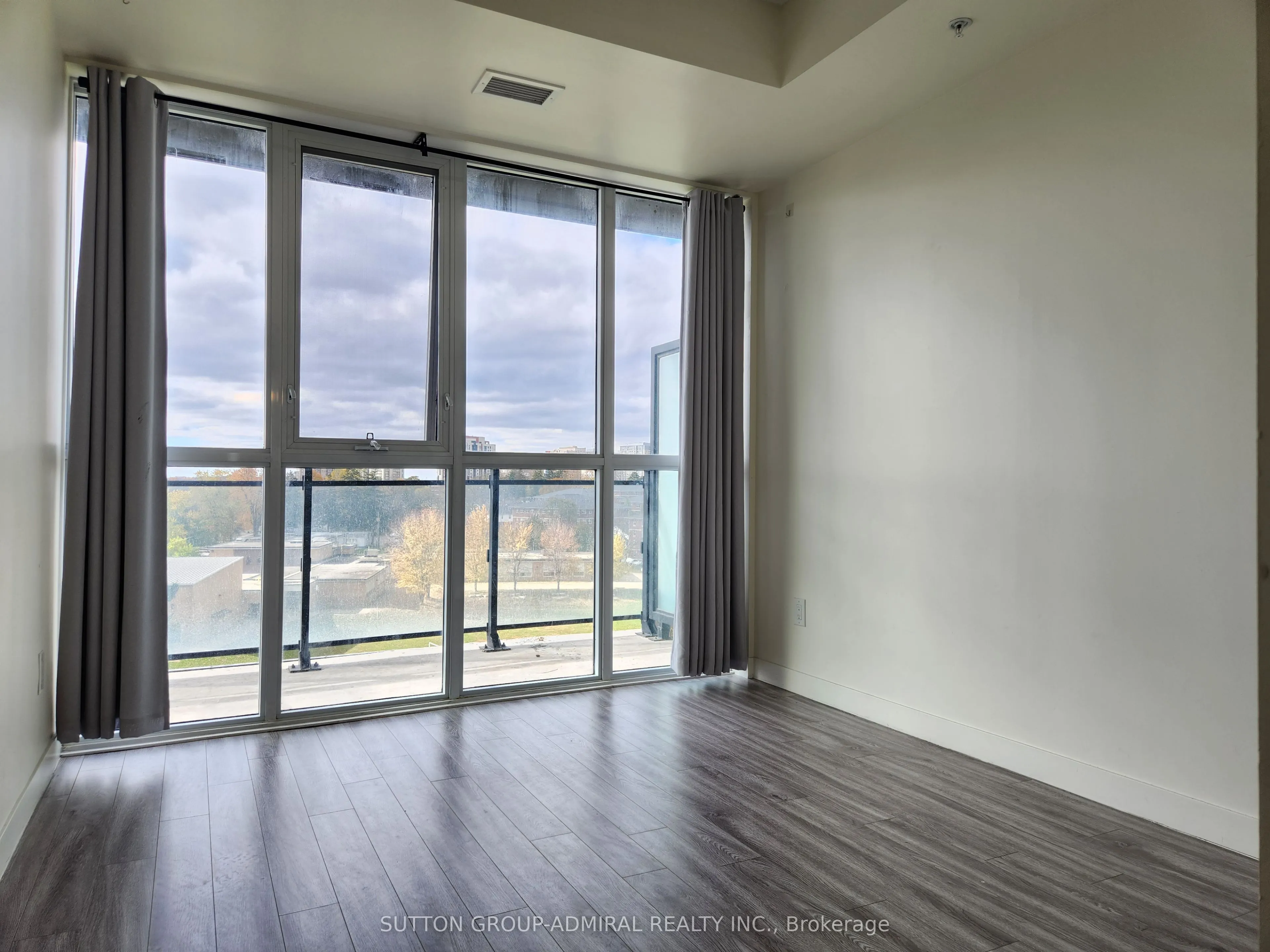 128 King Street N, #806