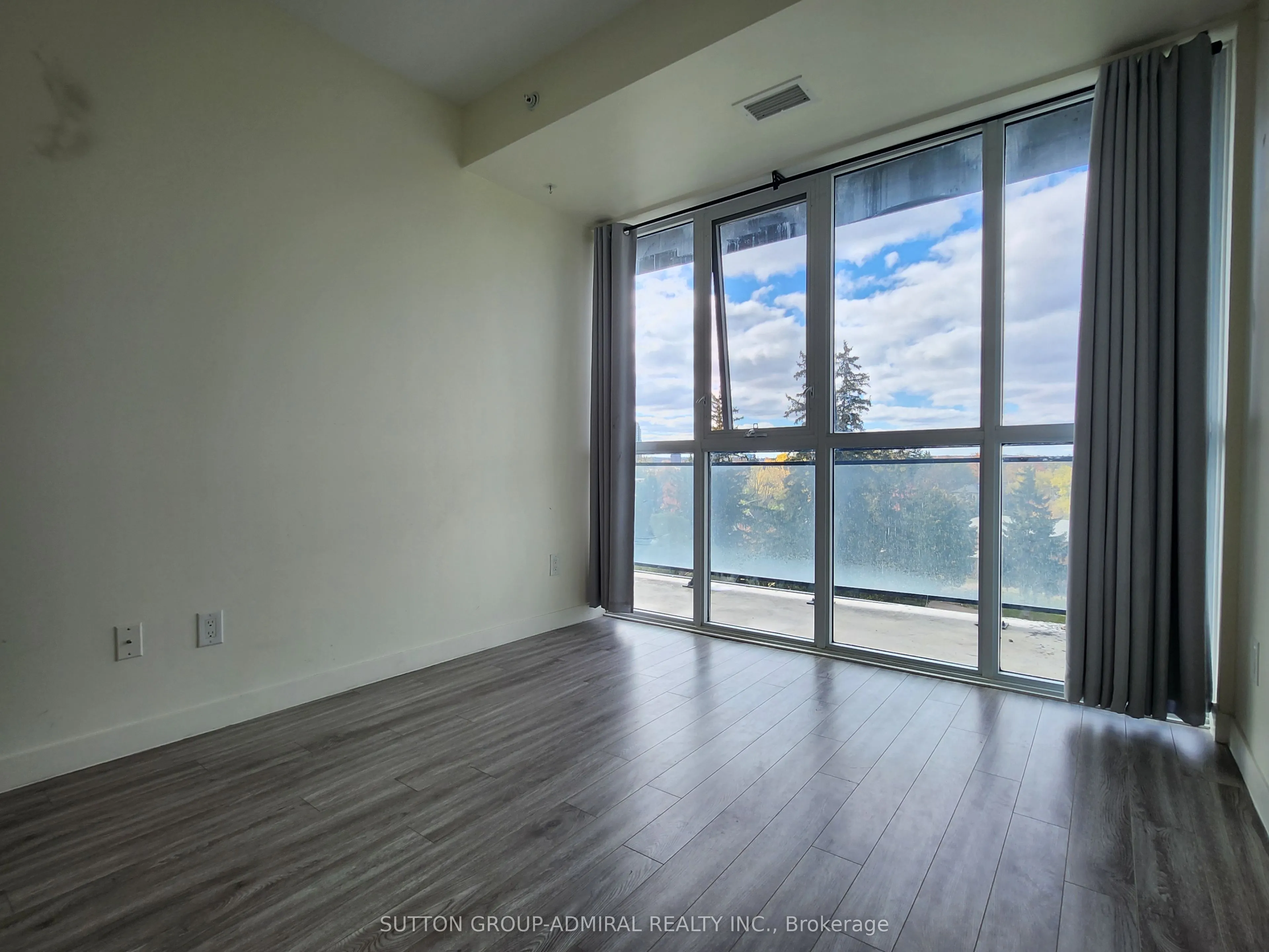 128 King Street N, #806