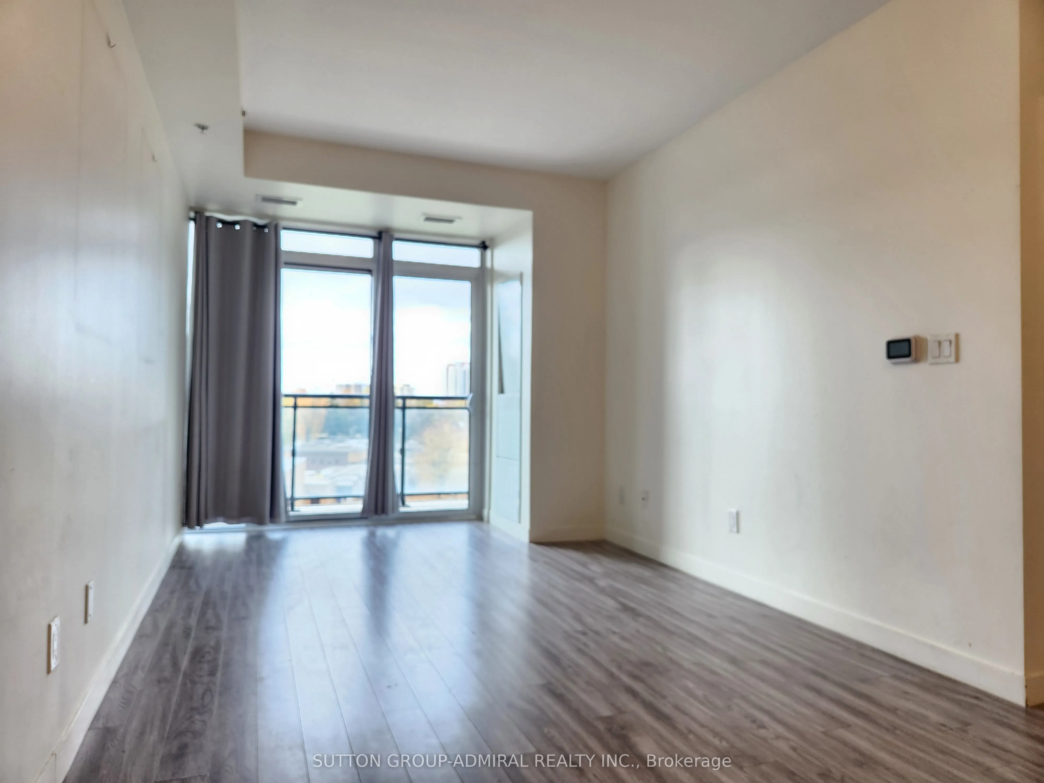 128 King Street N, #806