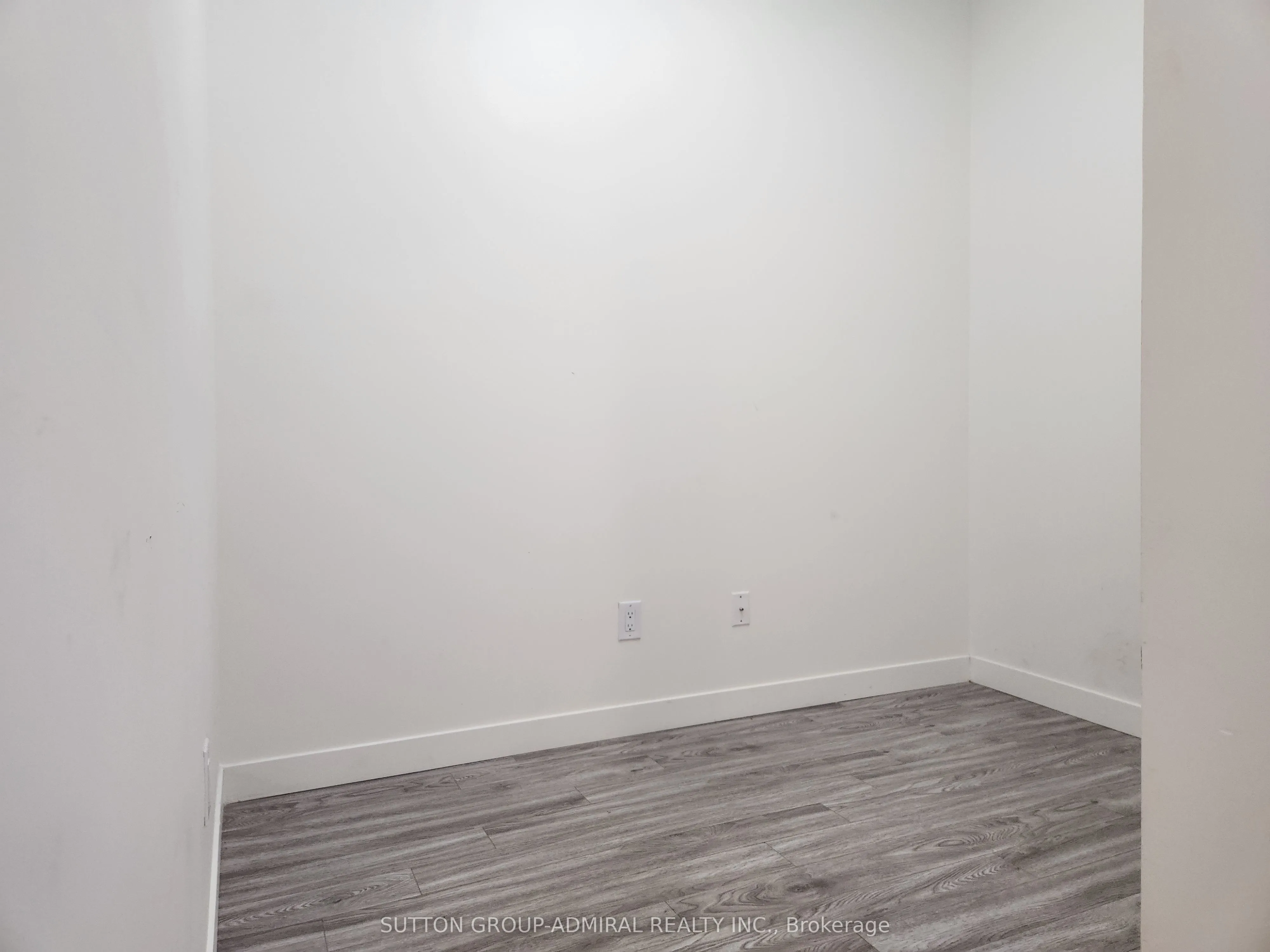 128 King Street N, #806