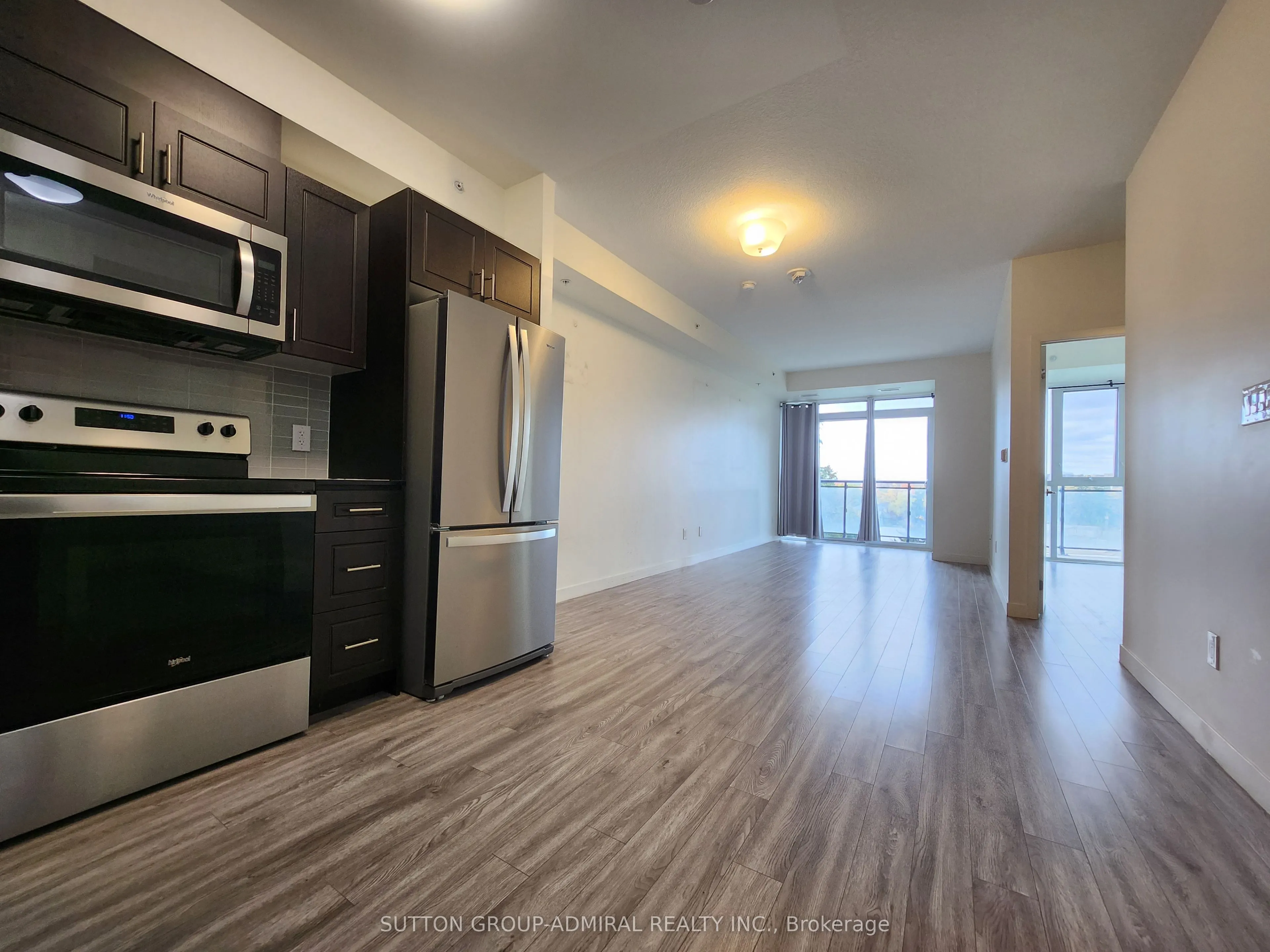 128 King Street N, #806