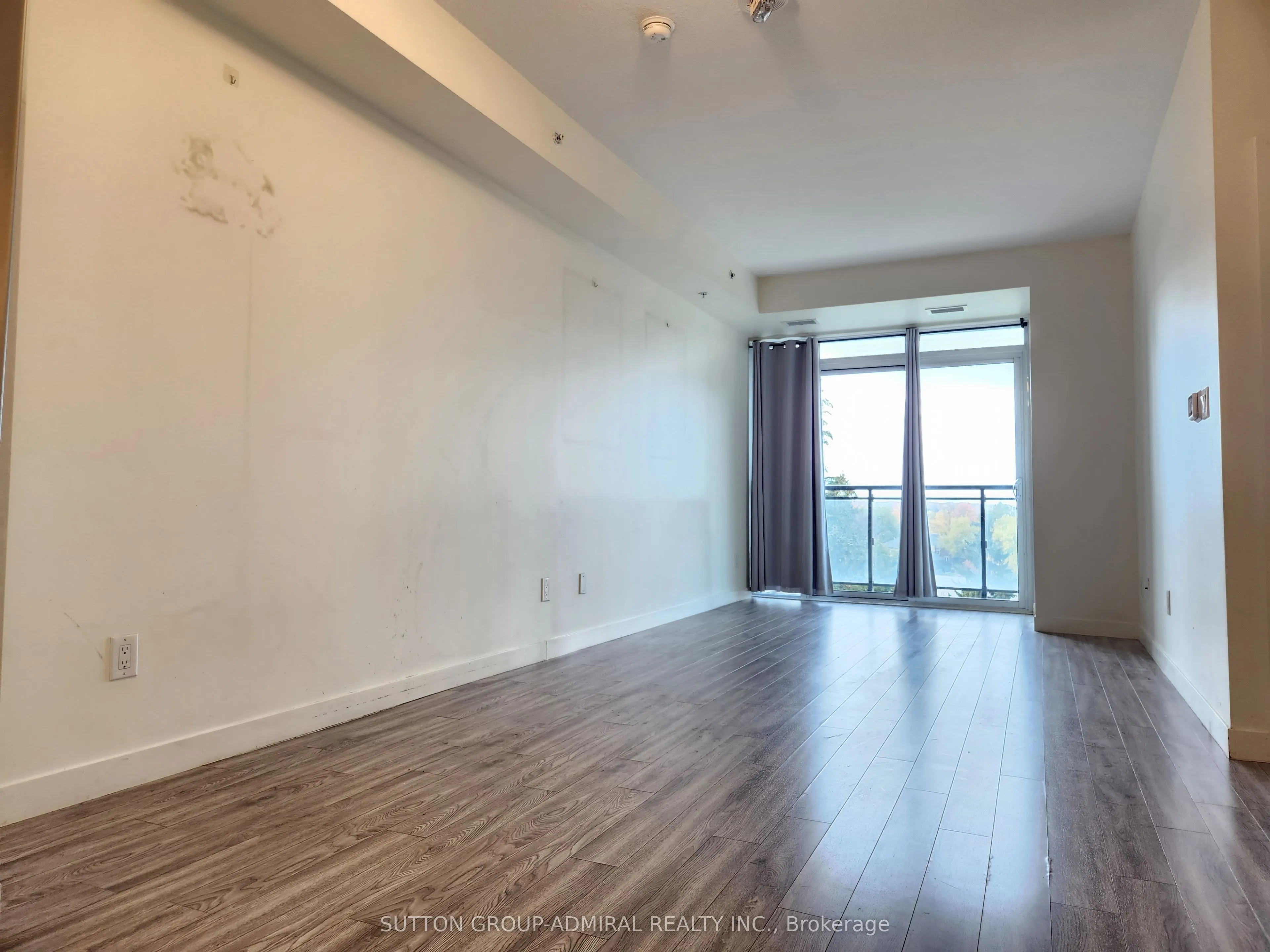 128 King Street N, #806