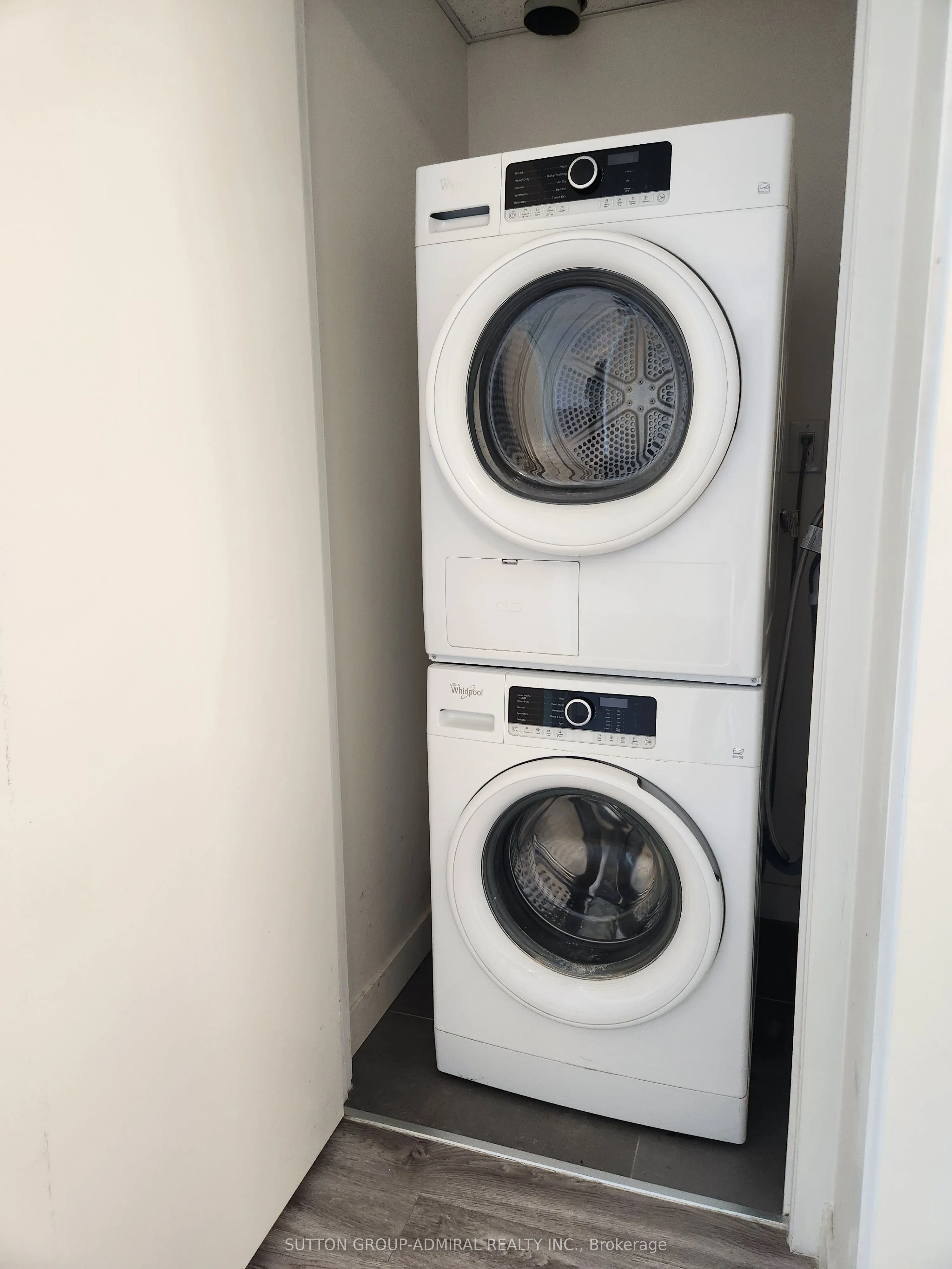 128 King Street N, #806